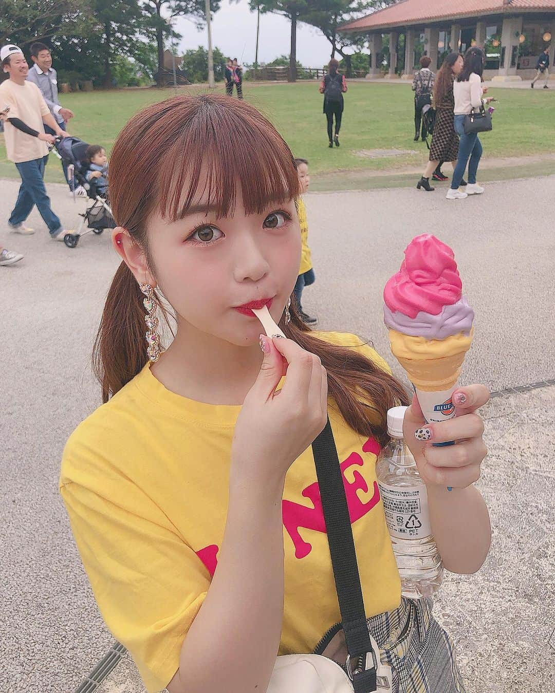 中村真凜さんのインスタグラム写真 - (中村真凜Instagram)「◯ このアイスほんま美味しかった🍦💗💜💛 ・ #沖縄 #沖縄旅行 #okinawa #ブルーシール」11月2日 20時14分 - marimero1121