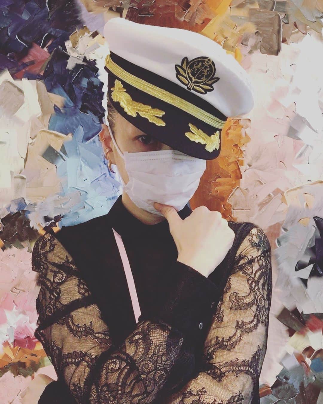 小柳ゆきのインスタグラム：「皆様12月のご予定はお決まりでしょうか？  まだお決まりでない方には、 ベガ柳と過ごすプランをご提案させて頂きます。 この機会にぜひご参加くださいませ！  12/23(月)に指揮者西本智実さんとフルオーケストラワンマンライブ🎄✨ 会場:東京文化会館  大晦日12/31はホテルニューオータニ大阪で年越しライブ🎉  皆様のお越しを心よりお待ちしております！  by STAFF  #バルログ と呼ばれていたこともあったらしい」