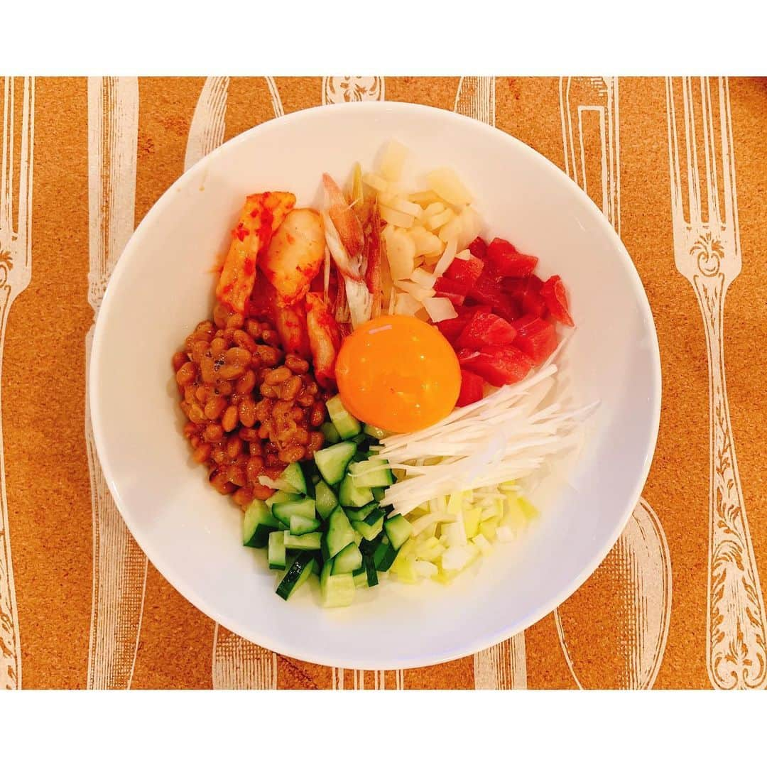 板野友美さんのインスタグラム写真 - (板野友美Instagram)「『ともちんは料理作りますか？』 というご質問がいくつかあったので この機会に　#友飯　を大公開します🍳  ほとんど @kurashiru と @delishkitchen.tv  をみて 作ってます(⸝⸝⸝´꒳`⸝⸝⸝) #友飯 #料理 #cooking」11月2日 20時22分 - tomo.i_0703