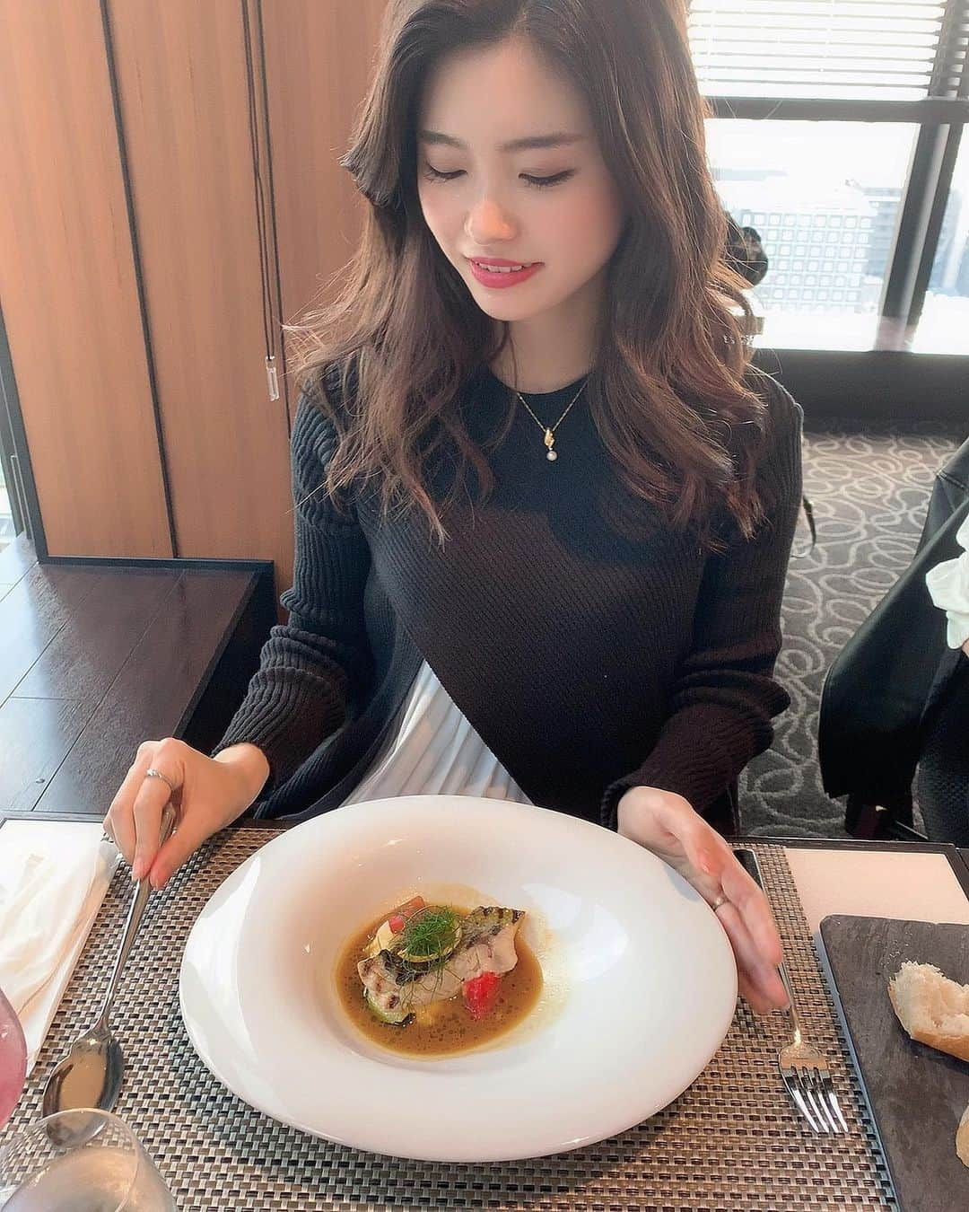 八軒あやねさんのインスタグラム写真 - (八軒あやねInstagram)「ビュー&ダイニング コトシエール　🍽 . . . グランヴィアの最上階🌟 友人たちと特別な日のランチ🥂💕 景色もご飯も最高☺️ . . . #コトシテール　#ビューダイニングコトシエール #ホテルグランヴィア京都　#ランチ　#京都ランチ」11月2日 20時33分 - ayagram_8_