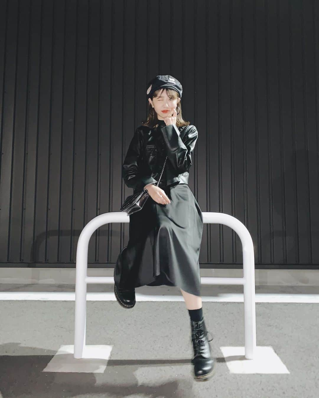 碓井玲菜さんのインスタグラム写真 - (碓井玲菜Instagram)「#れいなすたいる jacket @cattykitten_official  skirt @gu_global  shoes @drmartens_japan  béret @xgirljp」11月2日 20時43分 - reina_usui