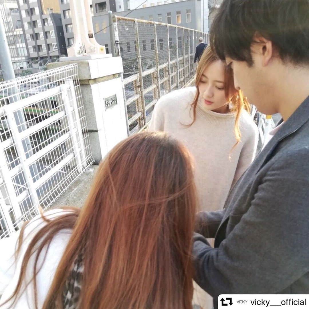 加藤雛のインスタグラム：「#repost @vicky___official ・・・ ✍️ collaboration vol.1 . . . . . VICKY ×  Kato Hina collaboration  item 💋 . . この度VICKYと加藤雛さんとの コラボ企画がスタート✨ . 2020年春物の企画の打ち合わせをし、 サンプルが上がってきました💓 今日は撮影風景を😘 . 詳しい情報はこれからUPしていくので お見逃しなく👀✔️ . . . . . #VICKY#ビッキー#加藤雛#2020SS#春物#コラボ企画#ファッション」
