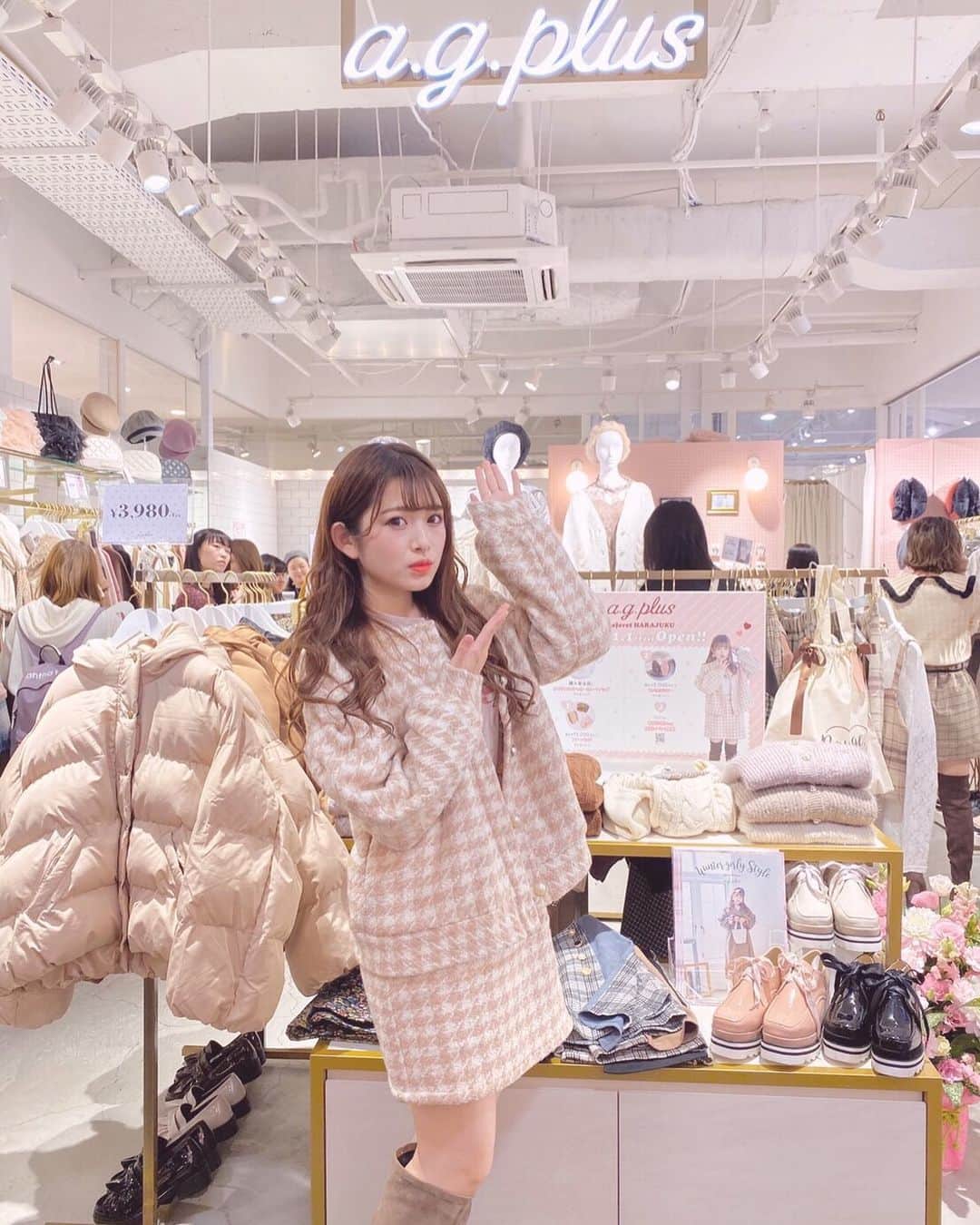 青木菜花のインスタグラム：「.﻿ .﻿ a.g.plusラフォーレ原宿店来店イベント﻿ きてくれた方ありがとうございました🥰﻿ ﻿ たっくさん元気もらったよ！！！！﻿ 本当にありがとう！大好きがすぎます。😂﻿ ﻿ お手紙もプレゼントも本当に宝物！！﻿ また会えるようイベントできるようにもっともっと頑張るね！﻿ ﻿ イベントできるのもみんなのお陰、いつもありがとう😢﻿ 凄く楽しかった！！﻿ .﻿ . #来店イベント #エージープラス #ラフォーレ原宿」