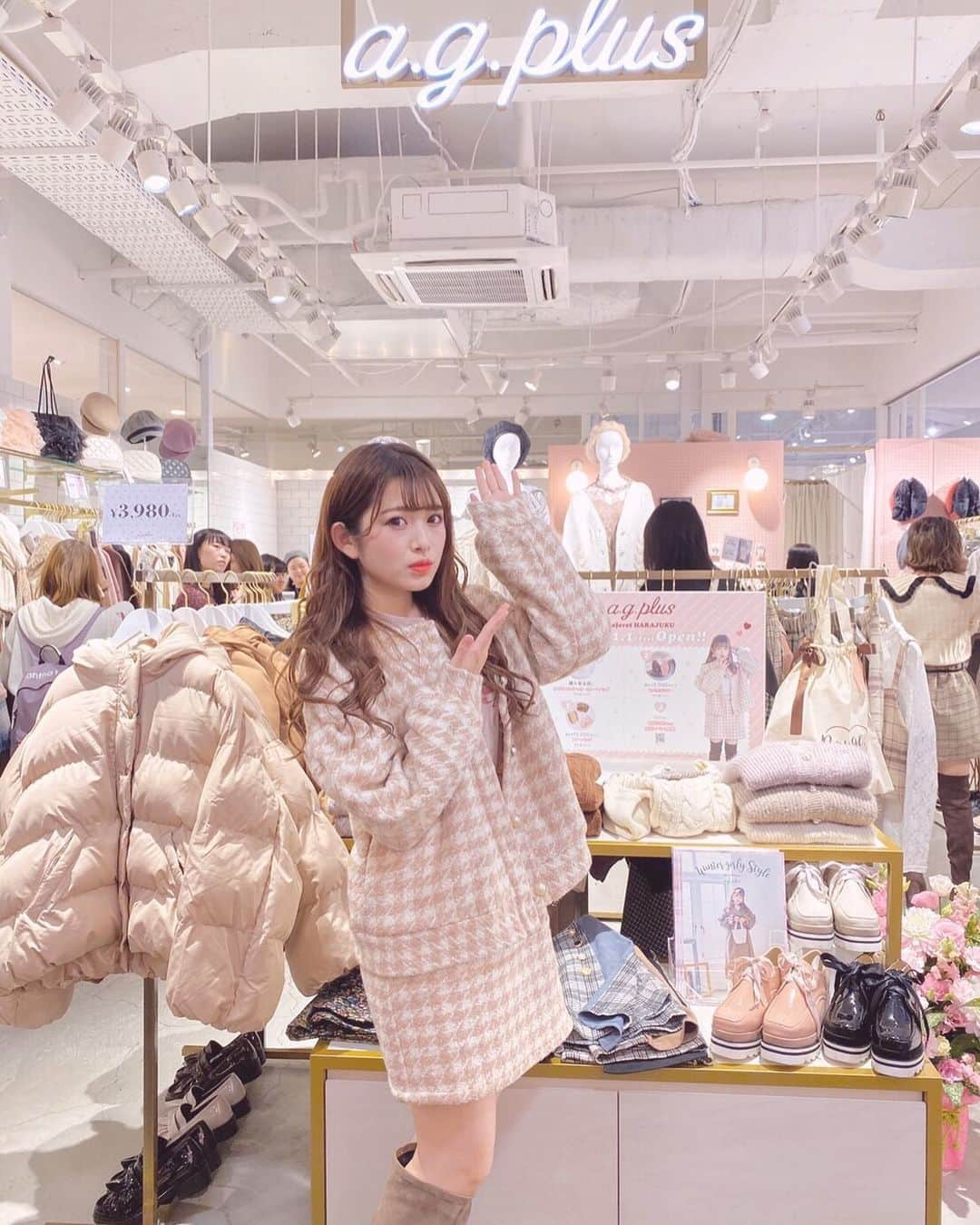 青木菜花さんのインスタグラム写真 - (青木菜花Instagram)「.﻿ .﻿ a.g.plusラフォーレ原宿店来店イベント﻿ きてくれた方ありがとうございました🥰﻿ ﻿ たっくさん元気もらったよ！！！！﻿ 本当にありがとう！大好きがすぎます。😂﻿ ﻿ お手紙もプレゼントも本当に宝物！！﻿ また会えるようイベントできるようにもっともっと頑張るね！﻿ ﻿ イベントできるのもみんなのお陰、いつもありがとう😢﻿ 凄く楽しかった！！﻿ .﻿ . #来店イベント #エージープラス #ラフォーレ原宿」11月2日 20時46分 - nanoka_0711