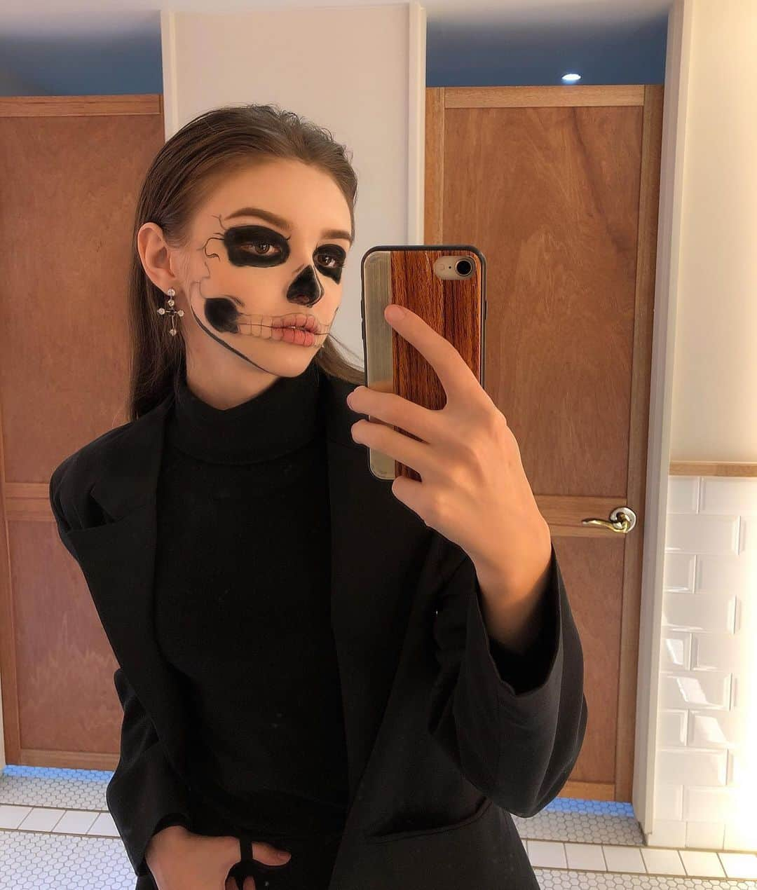 Elina 엘리나 (エリナ) さんのインスタグラム写真 - (Elina 엘리나 (エリナ) Instagram)「It was a fun Halloween🎃 Guess who my character is🖤 이제서야 올리는 할로윈 ! 혼자 처음 분장한건데 어때요? . . #할로윈 #halloween #수어사이드스쿼드」11月2日 20時50分 - elina_4_22