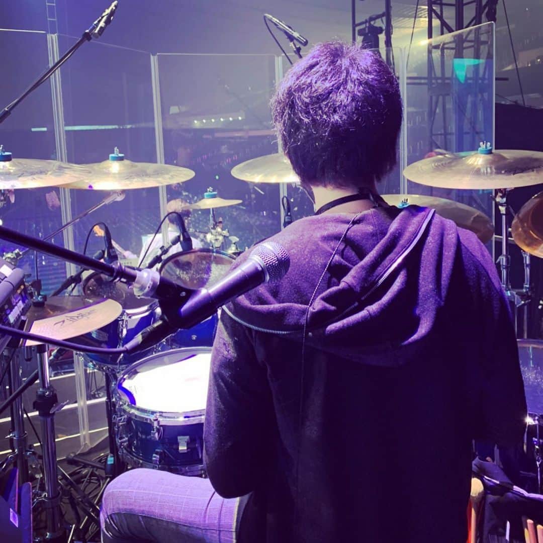 坂東慧のインスタグラム：「Little Glee Monster 5th Celebration Tour 2019 ~MONSTER GROOVE PARTY~ 代々木第一体育館2日目終了！ 今日も盛り上がりました！ 良いライブだった！ 明日はいよいよツアーファイナル！ あと1日、宜しくお願いしまぁーーーっす☝️ #littlegleemonster #mostergrooveparty #リトグリ #リトグリパーティー」