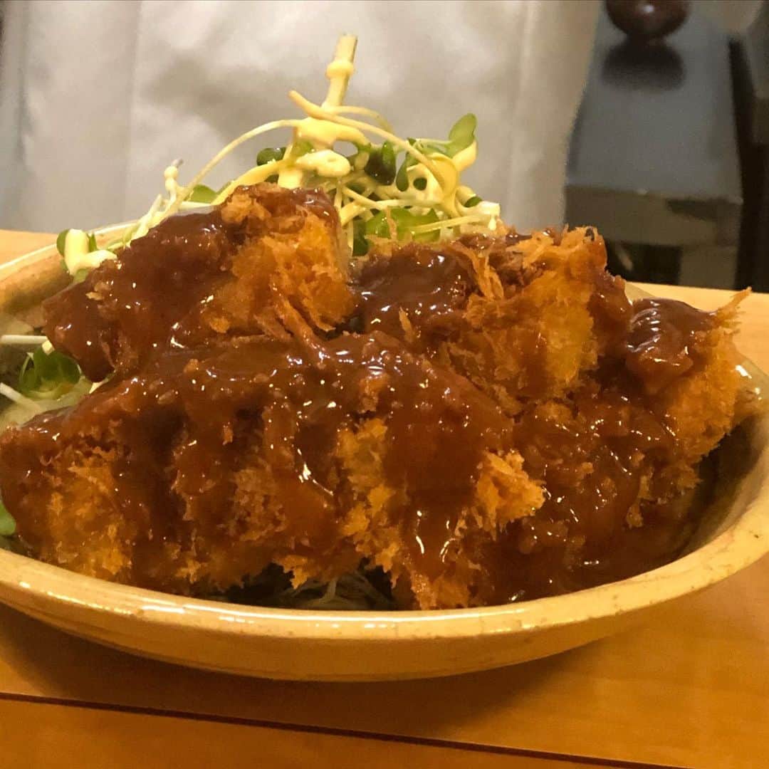 濱田マサルさんのインスタグラム写真 - (濱田マサルInstagram)「仕事が終わり、京都の　@hijika_agenda  に連絡 道先案内人のおススメ 京都隠れ家 美味しすぎて無言からの絶叫 #騙されて食べてと言われたトンカツ #美味しすぎ」11月2日 21時03分 - hamadamasaru