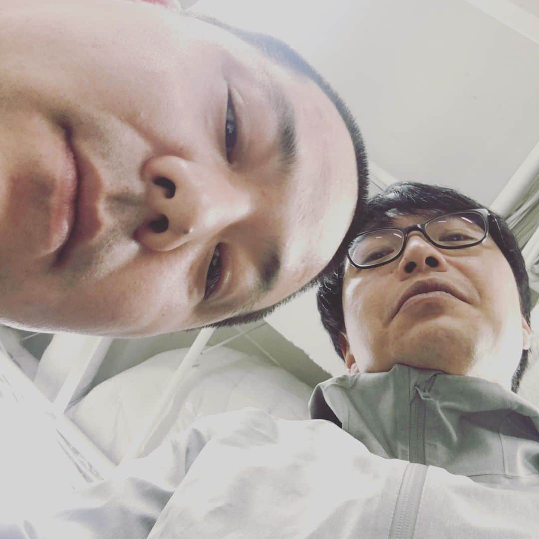 のインスタグラム：「この角度で変顔したら誰かわからなくなるだろ？といって撮り直したら真面目にちゃんと変顔やめた。真面目なんだなぁオイ。#ネルソンズ和田まんじゅう#犬の心押見」