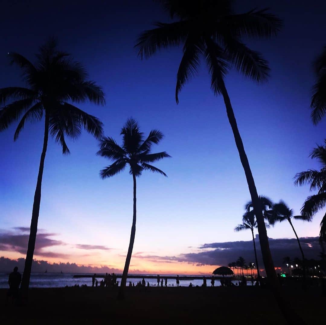 芝咲美穂さんのインスタグラム写真 - (芝咲美穂Instagram)「#hawaii #honolulu #waikiki #waikikibeach #🌴#sunset #ハワイ#ホノルル#ワイキキ#ワイキキビーチ#🌠」11月2日 21時07分 - miho_shibasaki