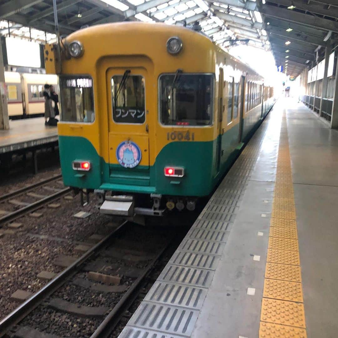 岡安章介さんのインスタグラム写真 - (岡安章介Instagram)「本日は富山県でお仕事。 とほ活（富歩活）アプリで歩いて富山楽しむまちぶらウォークイベントにお邪魔せていただきました。徒歩でポイントがもらえるだけじゃなくて電車に乗ってもポイントもらえるアプリ。楽しかったす。 帰りはちょびっとちてつさんにも乗ってきましたぁ。 #とほ活」11月2日 21時28分 - naname45okayasuakiyoshi