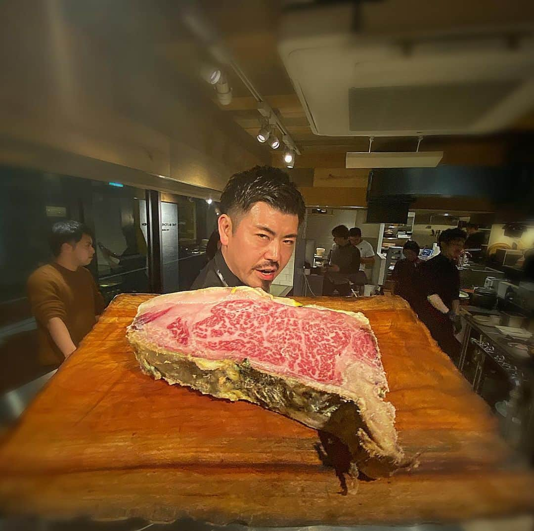 堀江貴文さんのインスタグラム写真 - (堀江貴文Instagram)「#wagyu #wagyumafia #美味しくないわけがない #kobebeef #dryaged152days #ラグビーワールドカップ南アフリカ代表おめでとう」11月2日 21時29分 - takapon_jp