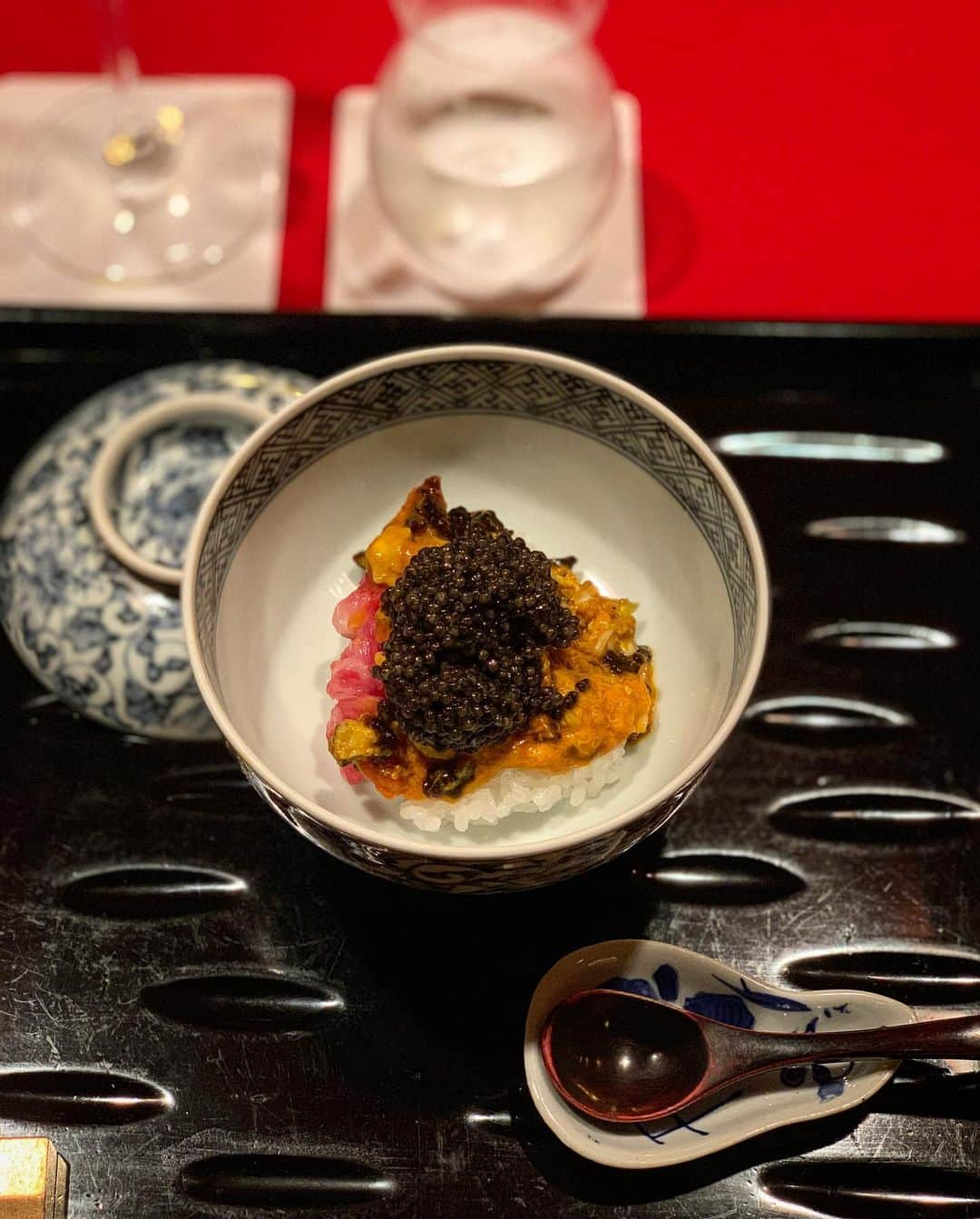 雨宮みずきさんのインスタグラム写真 - (雨宮みずきInstagram)「． 都路里の抹茶パフェ食べて 美味しいお肉たらふく食べて大満足🐷 帰りまーす🏃‍♀💨️🚅🗼 ． @lagunamoon_com のタートルニットは 色違いでまとめ買い💜🖤 首が苦しくなくて着心地もすごく良い🙆‍♀️ ． #三芳 #肉の匠三芳 #肉割烹 #神戸牛 #割烹料理 #シャトーブリアン #祇園四条 #祇園 #祇園グルメ  #京都グルメ #京都ごはん #京都巡り #グルメ女子 #都路里パフェ #都路里 #抹茶パフェ #京都カフェ」11月2日 21時41分 - ammymzk0926