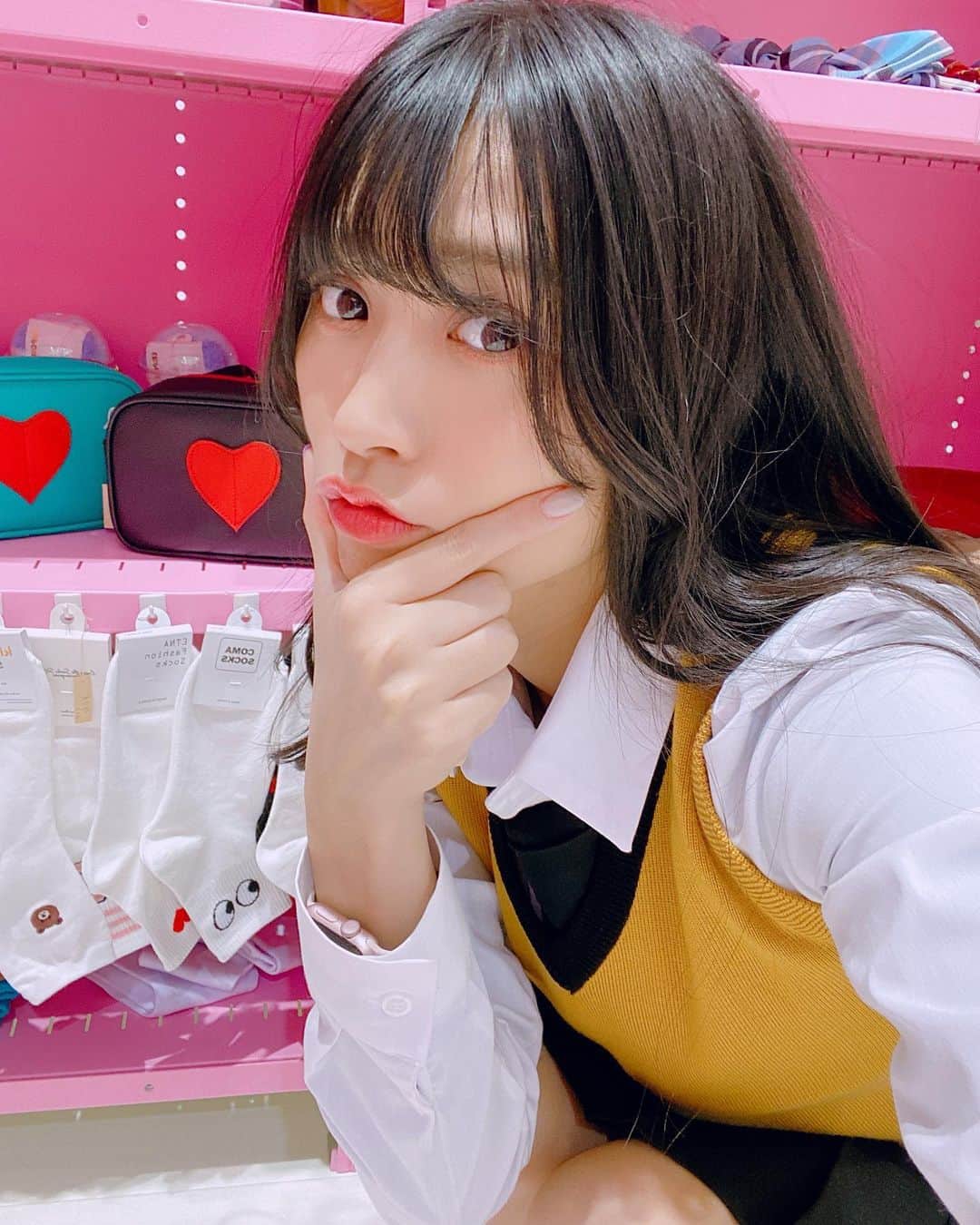 根岸愛のインスタグラム：「制服レンタル👚💕 写真たくさん📸 黄色のベストが可愛い💛 #choa_japan #choa #choajapan #schoolwear #kpopfashion #制服 #韓国 #韓国制服 #韓国制服レンタル #制服レンタル」