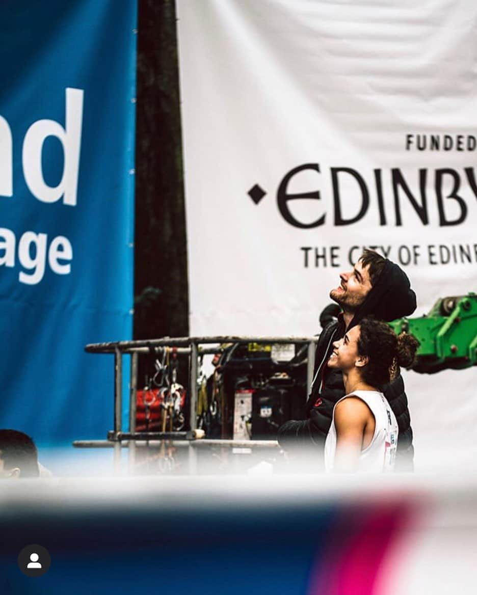 ヤン・ホイヤーのインスタグラム：「Tb to a great weekend in Edinburgh. This whole comp climbing thing can be kinda fun sometimes 😜 @mammut_swiss1862  @madrockclimbing @natmoorephoto」