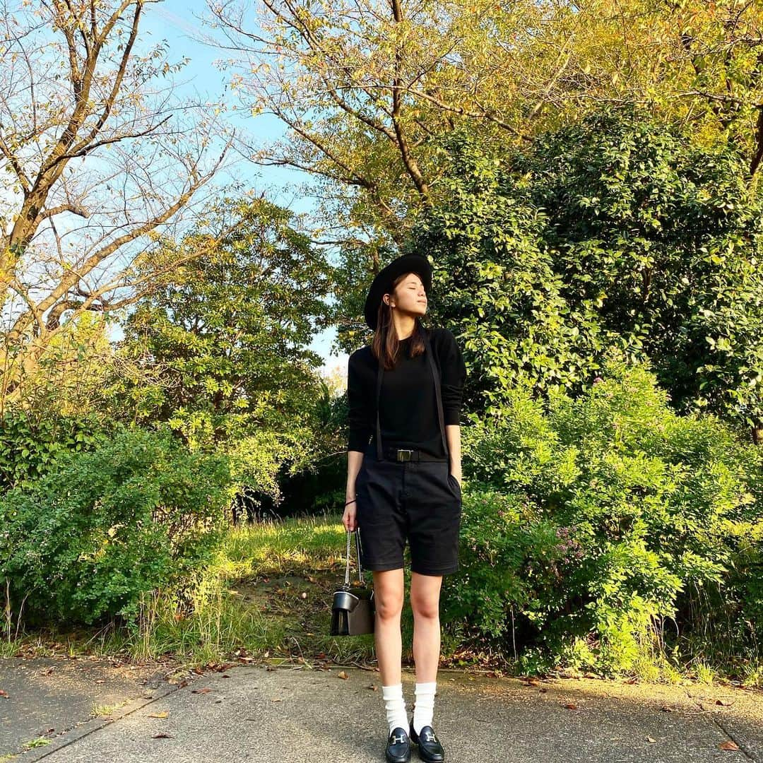 佐藤晴美さんのインスタグラム写真 - (佐藤晴美Instagram)「私服♪ 姉と空き時間に リフレッシュ！ タマニハマニッシュナカッコウ❤️ オールブラックガキブンデス❤️」11月2日 21時46分 - sato_harumi__official