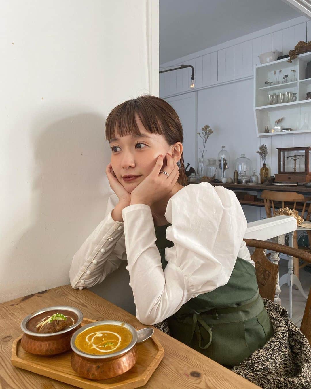 柴田紗希さんのインスタグラム写真 - (柴田紗希Instagram)「軽井沢の行きたかったお店へ♡ 嬉しかった可愛かった めちゃめちゃに美味しかったー！！！ カレーナン🍛 味はマトンとシーフード。 #軽井沢　#sajilo #しば旅」11月2日 21時50分 - shibasaaki