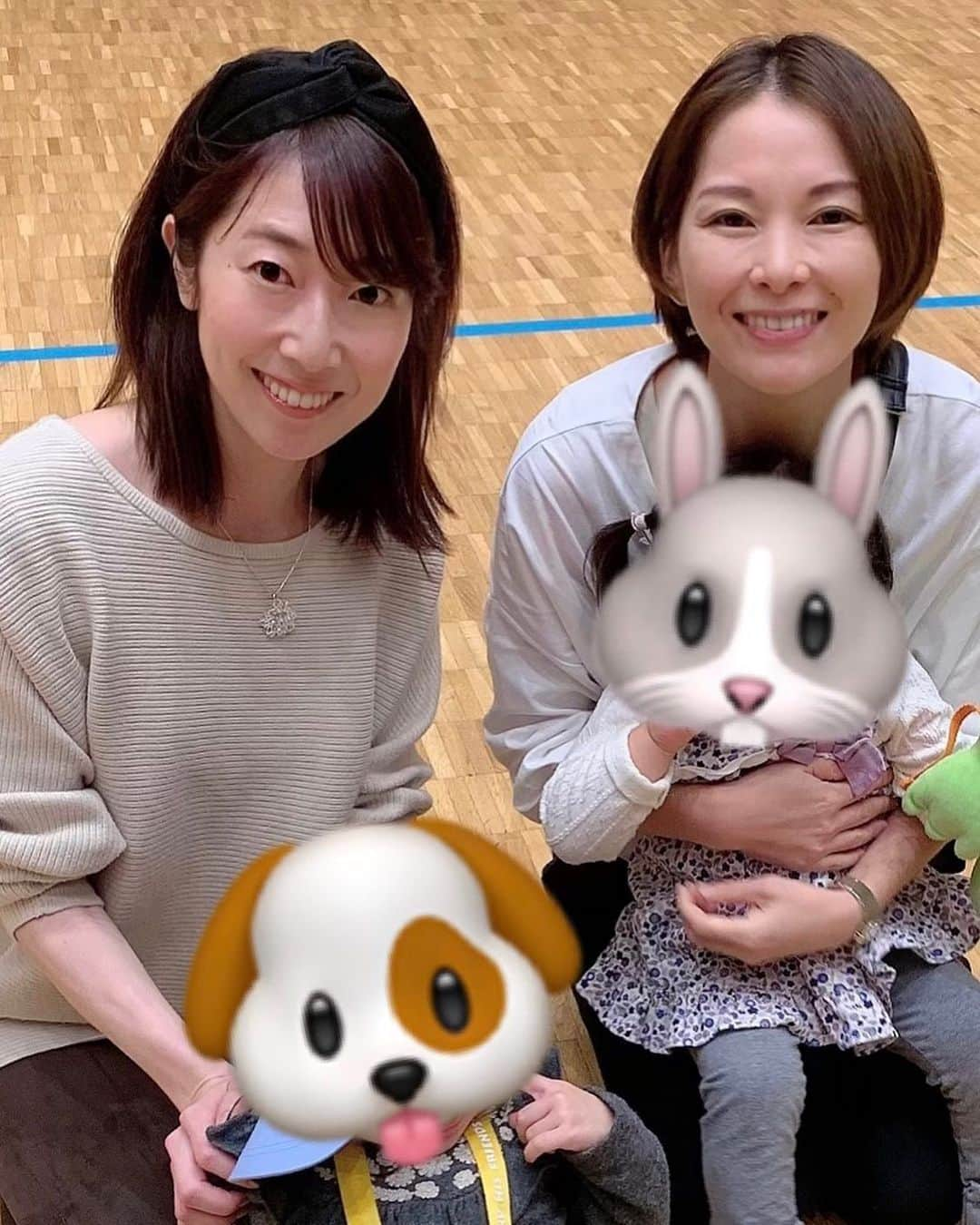 池辺愛さんのインスタグラム写真 - (池辺愛Instagram)「小日向えりちゃんと一緒に 子供のイベントに行ってきました😃🎉 ・ ・ ・ 誕生日が約1ヶ月しか違わない娘たち。 会ったのは久々だったけど、すぐに手を繋いで仲良く楽しんでました🥰 ひなちゃんは2人目を出産したばかり。 パワフルに動いていてすごいわ😍 赤ちゃんはやっぱり可愛いよね〜💕 癒されました☺️ そして姉妹はいいなぁと思いました😊 ・ ・ ・ しかしうちの娘はおてんばや😅 まぁ、私の子やからね😅 ・ ・ ・ #小日向えり ちゃん #キッズイベント」11月2日 21時54分 - aiikebe