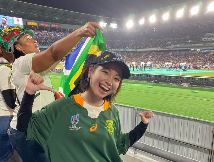 寺田有希さんのインスタグラム写真 - (寺田有希Instagram)「南アフリカ🇿🇦 優勝おめでとううううわああああ🤩✨ ・ ・ 日本は優勝国と戦ったんだ！ 「しょうがない」とは言いたくないけど、日本はめちゃくちゃ強かったってことだ😳✨！！！ ・ ・ 実は現地観戦でした！🤤✨ しかもヤバすぎる良席！ 開幕前からこのチケットを持っていたわけだけど… ・ ・ 夢のようでした 最高以外の何者でもない ・ ・ 素晴らしい夢をありがとう🤩✨✨ まずは余韻に浸ります！ ・ ・ #rwc2019 #rugbyworldcup  #southafrica #優勝 #おめでとう #イングランド #お疲れ様でした #現地観戦 #最高  #寺田有希 #teradayuki」11月2日 21時56分 - terada_yuki