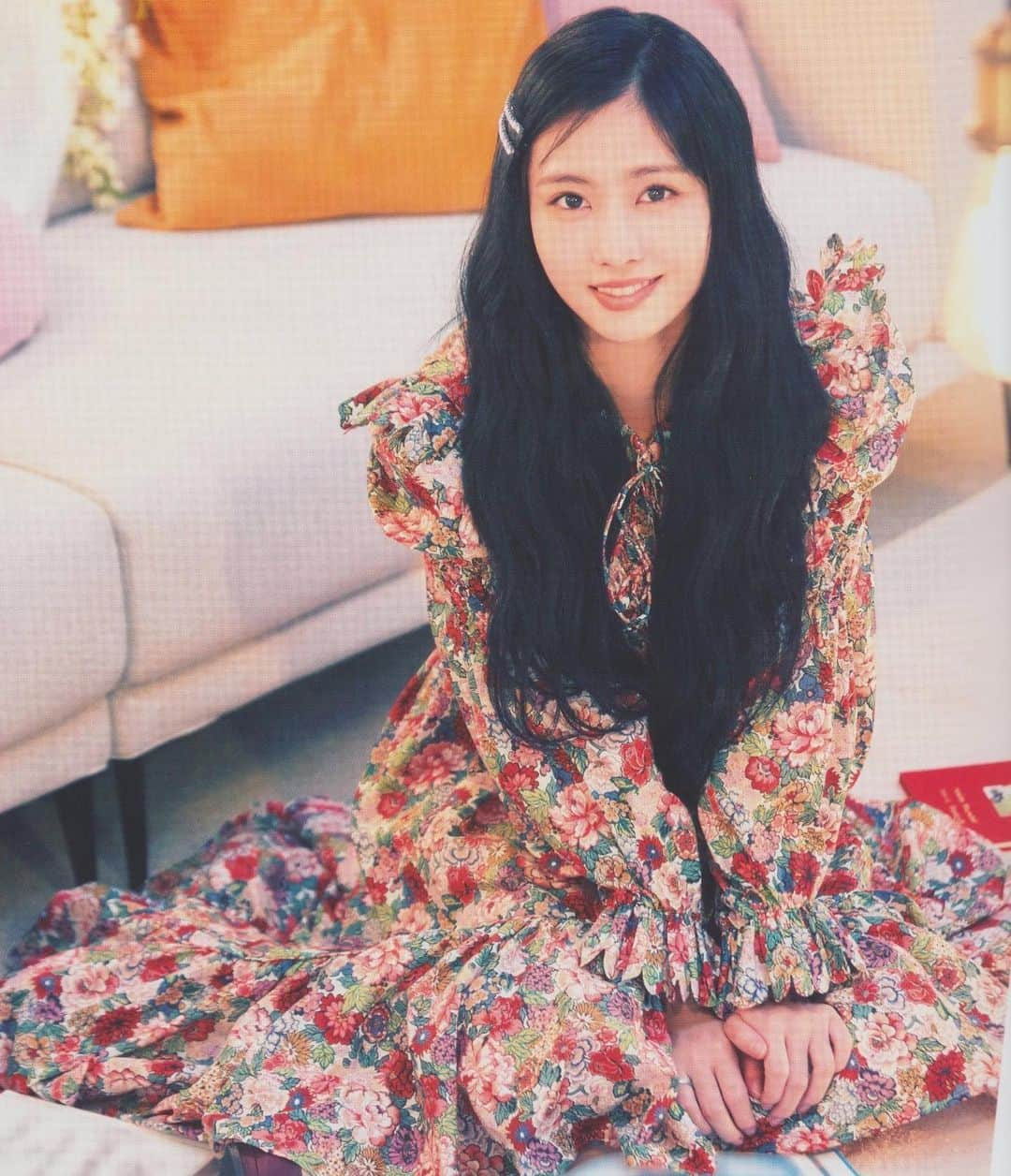 モモさんのインスタグラム写真 - (モモInstagram)「♡ [Scan] 191102 - TWICELIGHTS in Japan Photobook -  #MOMO #트와이스 #모모 #平井もも #もも #TWICE ©️ tsanat」11月2日 22時05分 - momojype