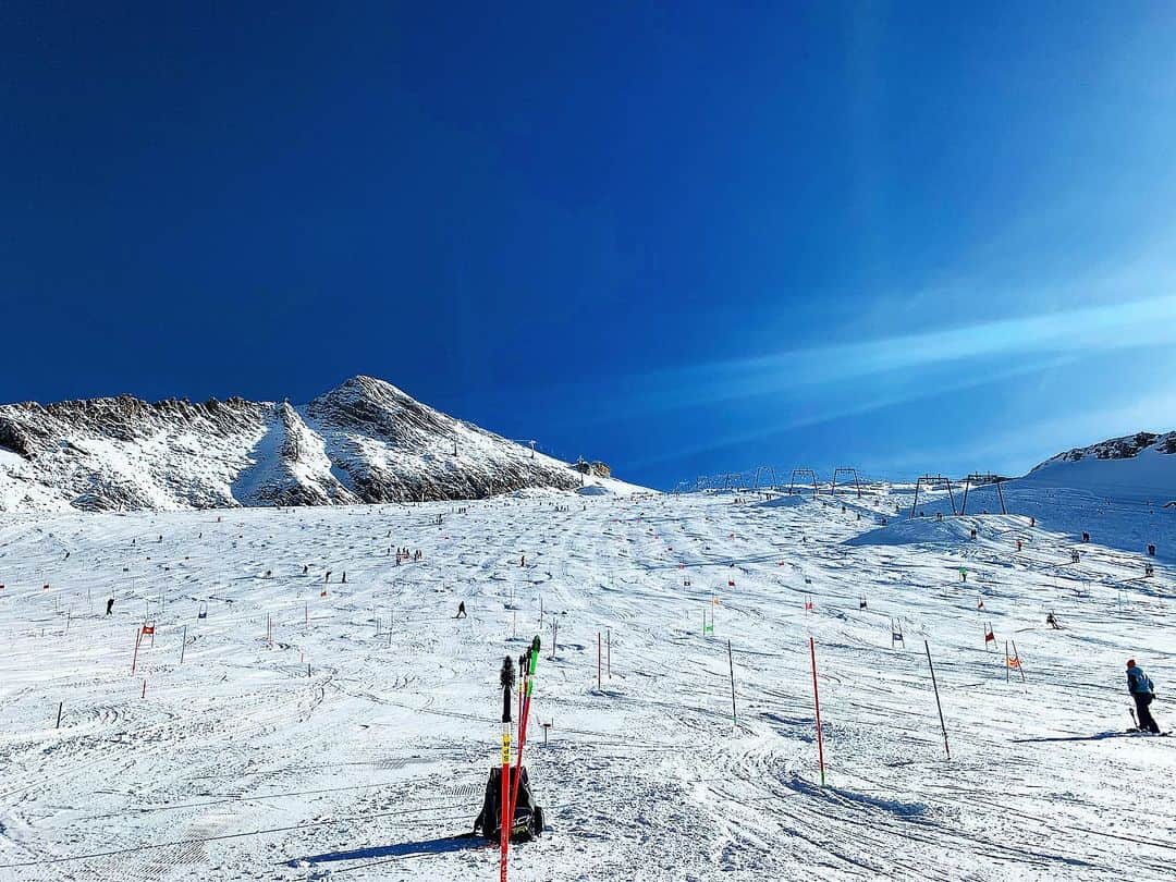 梅原玲奈さんのインスタグラム写真 - (梅原玲奈Instagram)「2年ぶりのヒンタートックス！ 絶賛アルペンコーチ中⛷ #ski #alpineski #修行」11月2日 22時09分 - reina_umehara