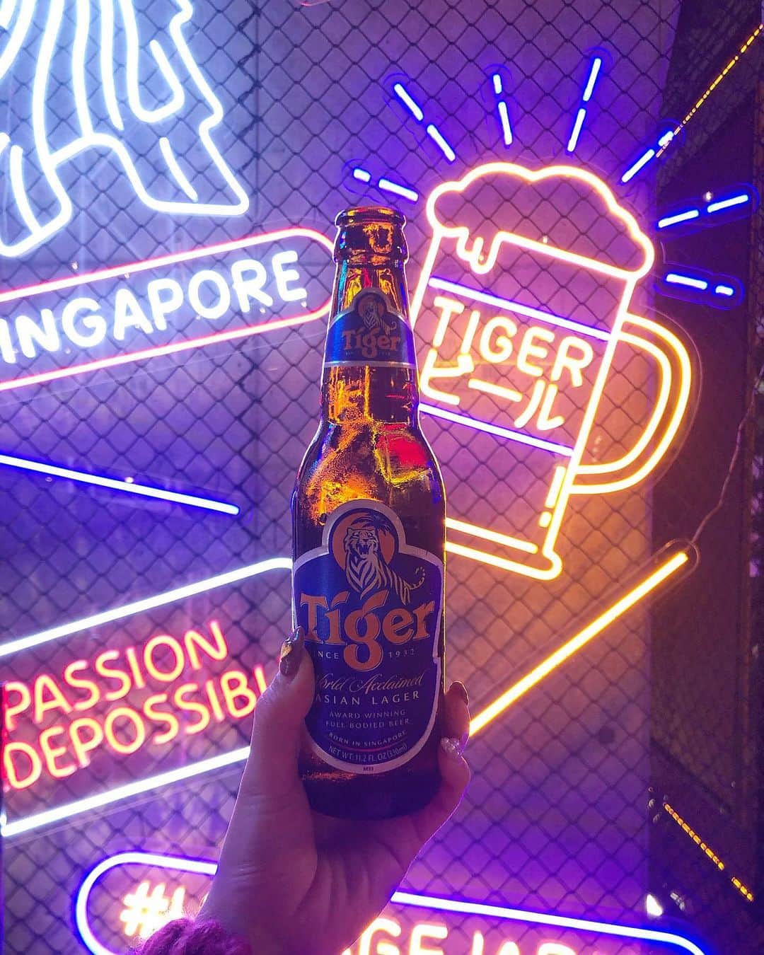 都築青空さんのインスタグラム写真 - (都築青空Instagram)「ハロウィーンは新宿で開催されていた 『タイガービール』のイベント TIGER ROAR 勇気 EDITION へ🐅🍻✨ . . タイガービールはアジアを中心に大人気の シンガポール発祥のビール🇸🇬🍻 . .  イベントでは、シンガポールと日本から集結し 「料理家」「芸術家」「音楽家」による Special Show を楽しみました🎃🍻 ビール美味しかったなぁ🤤🤤 . . #tigerbeer #タイガービール #UNCAGE #UNCAGEJAPAN」11月2日 22時30分 - aozora723