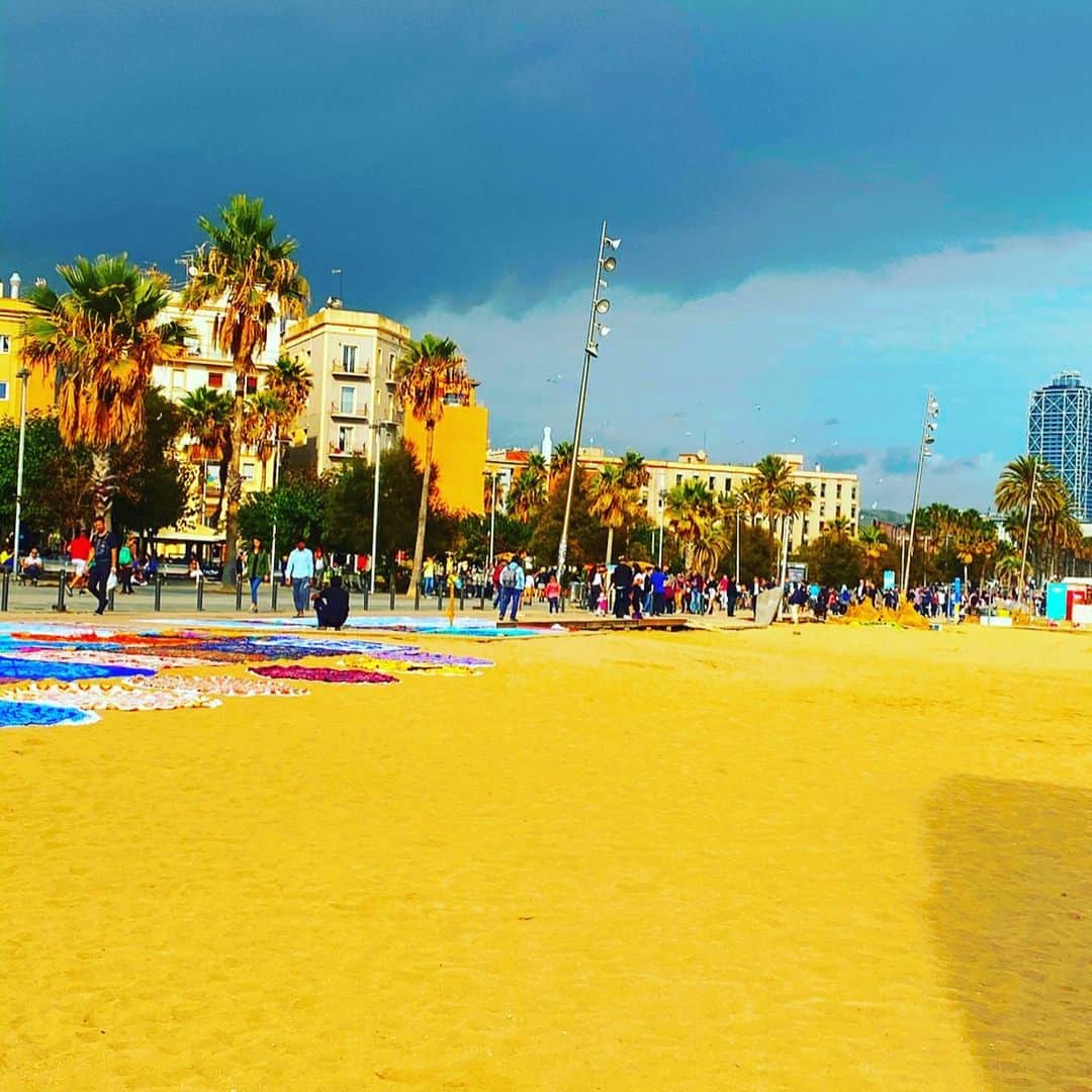 鈴木涼美さんのインスタグラム写真 - (鈴木涼美Instagram)「Barceloneta!! The beach side in Barcelona #barcelona #discoverbarcelona #beachinspain」11月2日 22時39分 - suzumisuzuki