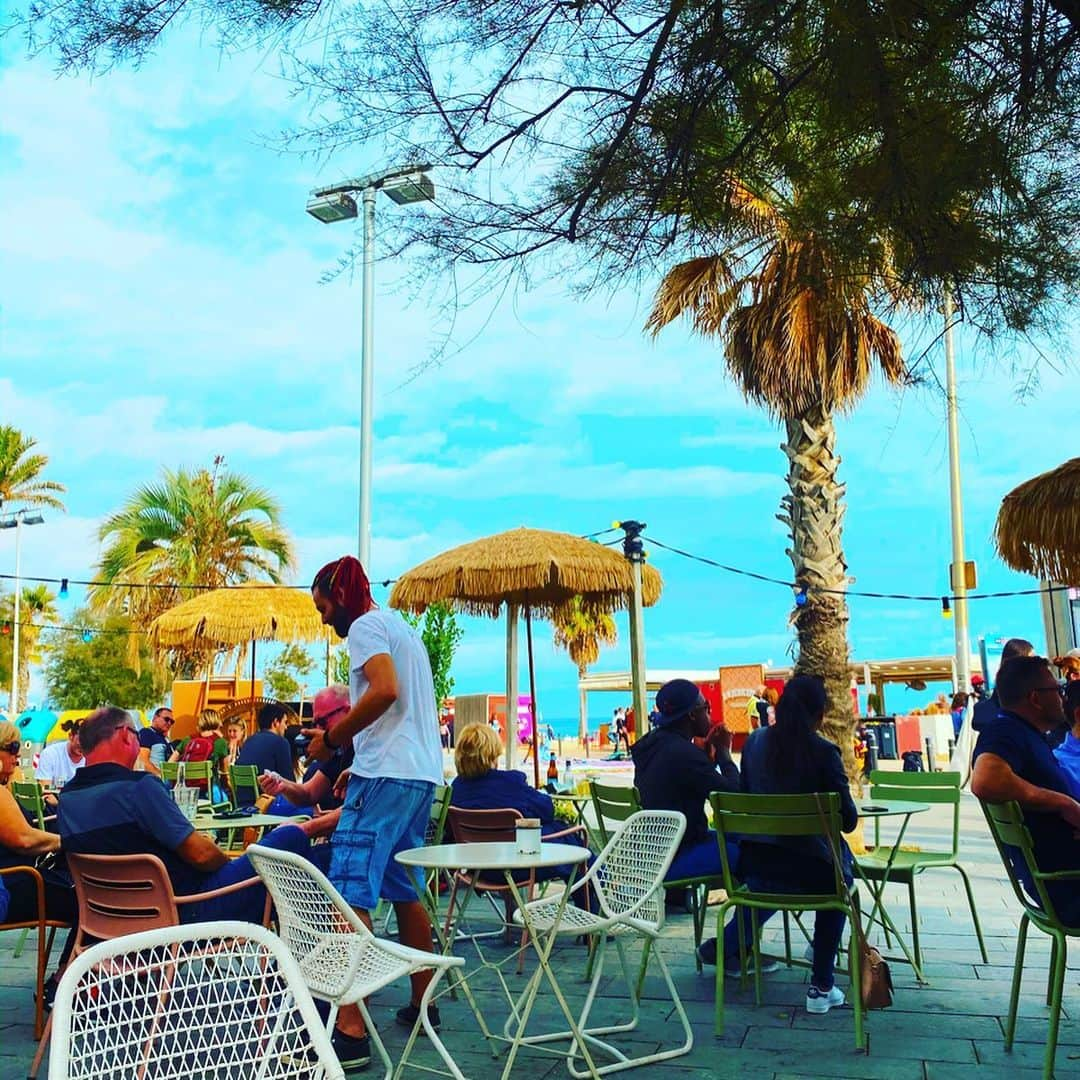 鈴木涼美さんのインスタグラム写真 - (鈴木涼美Instagram)「Barceloneta!! The beach side in Barcelona #barcelona #discoverbarcelona #beachinspain」11月2日 22時39分 - suzumisuzuki