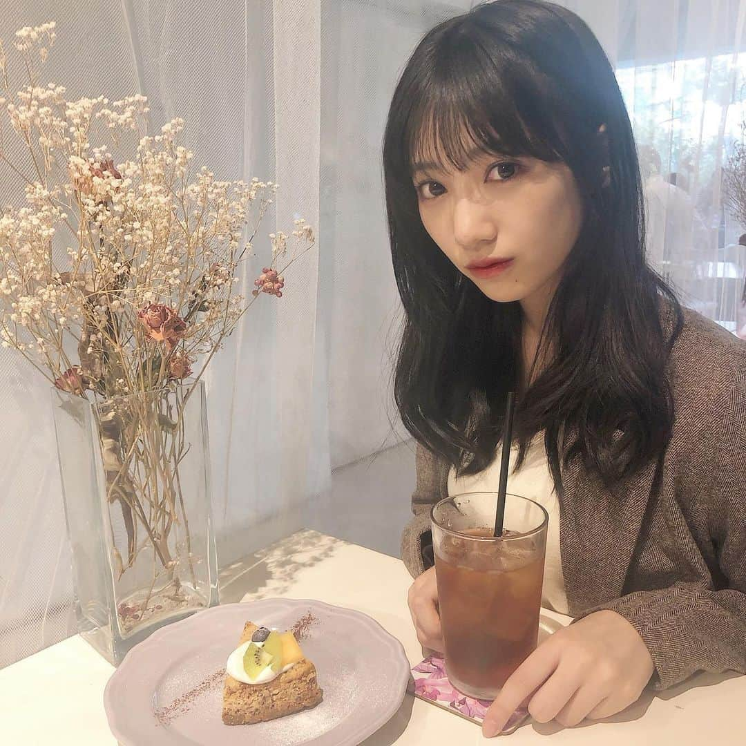 横野すみれさんのインスタグラム写真 - (横野すみれInstagram)「cafe mode💐さん . . ここはミルクレープが美味しいらしいので、今度はミルクレープが食べたいなぁ💗 . あ、レアチーズタルトも美味しかったですよ🥧💭 . #大阪カフェ #心斎橋カフェ #カフェ #cafemode #横すーグルメ」11月2日 22時48分 - yokono_sumire