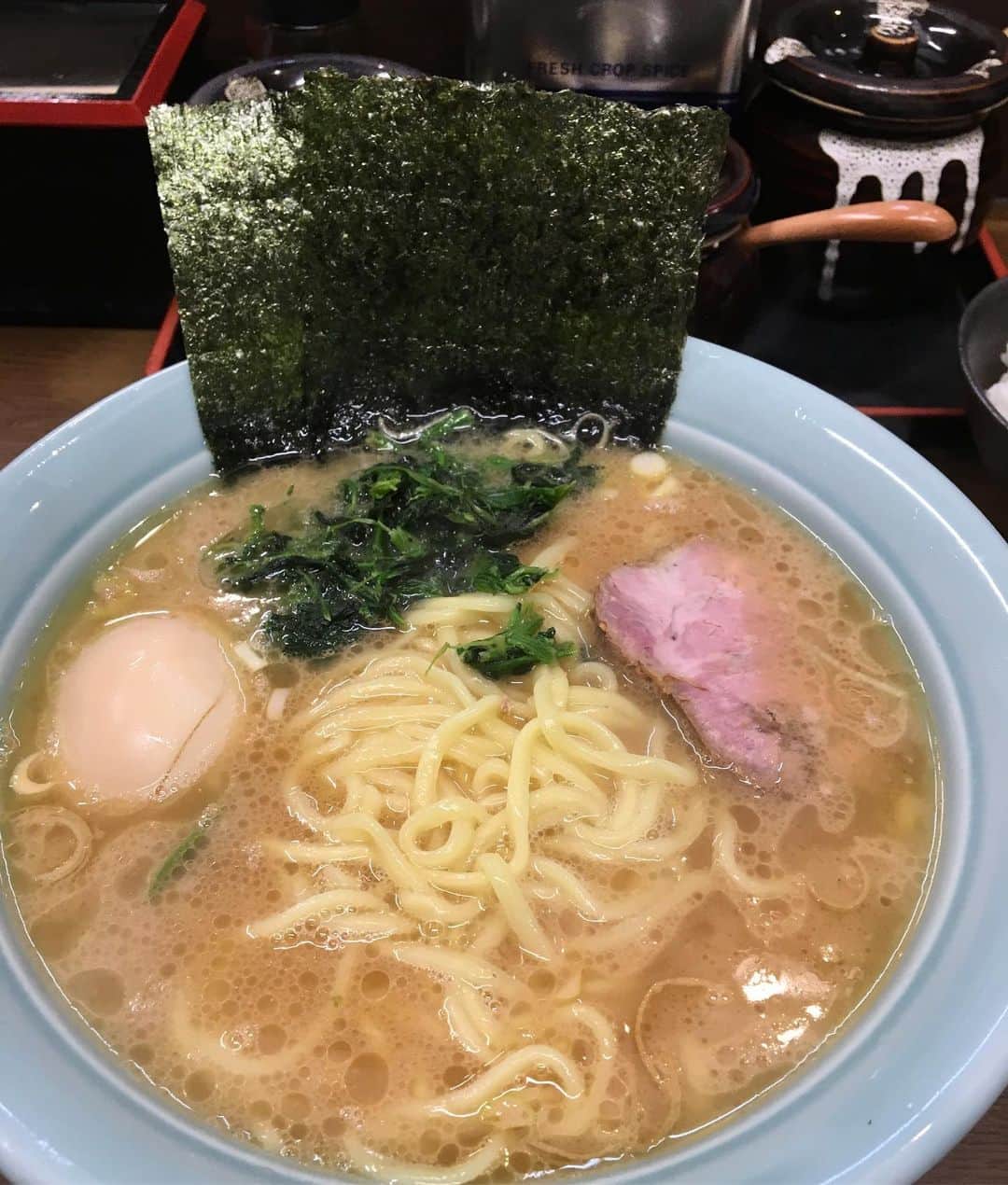 斉藤祥太のインスタグラム：「久しぶりに☺️最高だった♪ 中ライスメンカタ味玉  明日は、ここでイベントあるよ！ 渋谷にお越しの際は👍 shibuya-girls-runway.com geinou-draft-kaigi.com #ラーメン #すずきや #最高よ」