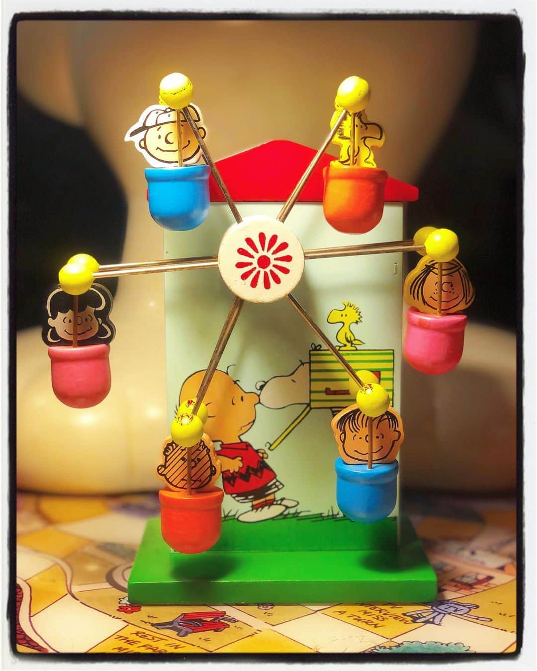 大川知英のインスタグラム：「72's PEANUTS Shmid Music Box Ferris Wheel and Bank👨🏽‍✈️ この観覧車出来たら乗りたいぜよ🎡👀 #peanuts#shimid#musicbox#ferriswheel#72s#コイン入れると動く #オルゴール#作ってくれ#amecajiboys  #takatsubas#アメトイ部キャプテン」