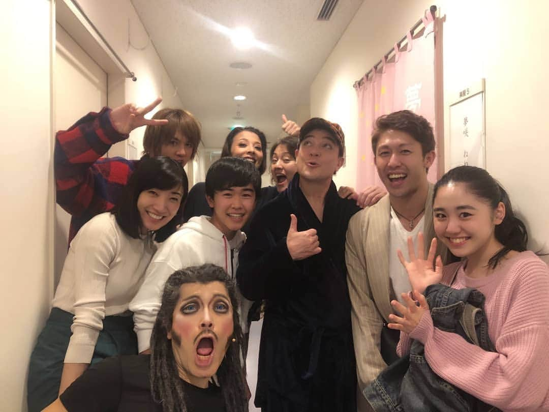 鈴木福さんのインスタグラム写真 - (鈴木福Instagram)「昨日、初日を迎えたミュージカル﻿ ｢ビッグフィッシュ｣﻿ ﻿ ﻿ この間ゲネプロに行かせてもらいました！！！﻿ ﻿ ﻿ 僕が6年生の頃に出演していた初演から2年半。﻿ シアタークリエでキャストも一部変わり、﻿ 再演となりました！﻿ ﻿ ﻿ 僕とりょうたは大きくなってしまったので﻿ ヤング･ウィルは佐田照くんと佐藤誠吾くん！﻿ とてもかわいい(笑)﻿ ﻿ ﻿ ﻿ 久しぶりにビッグフィッシュファミリーに﻿ 会えて嬉しかったです！！﻿ また観にいきたい！！！﻿ ﻿ ﻿ ﻿ #川平慈英 さん#浦井健治 さん﻿ #霧矢大夢 さん#夢咲ねね さん﻿ #藤井隆 さん #JKim さん﻿ #蘭々 さん#深水元基 さん﻿ #ROLLY さん#東山光明 さん﻿ #小林由佳 さん﻿ #佐田照 くん#佐藤誠悟 くん﻿ ﻿ ﻿ #加賀谷真聡 さん#遠藤瑠美子 さん﻿ #加藤梨里香 さん#真記子 さん﻿ ﻿ ﻿ ﻿ #ビッグフィッシュ#ミュージカル﻿ #観劇#シアタークリエ﻿ #ビッグフィッシュファミリー﻿ ﻿」11月2日 23時04分 - s_fuku_te