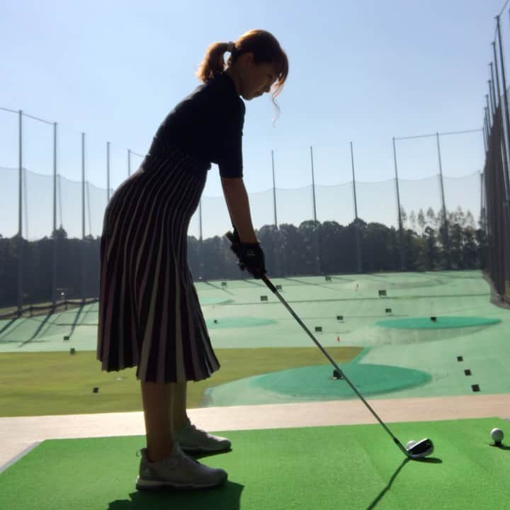のインスタグラム：「めっちゃ綺麗な練習場⛳️プロのアドバイスでゴルフ場にいきたすぎてウズウズしてます❤️打席に置いている椅子も最高！コンパクトスイングを意識！　#ladiesgolf #golfhotties #golfbabes #golflife #golfstagram #japanesegirl #model #lovegolf #girlswhogolf #cute #golfer #ゴルフ #ゴルフ大好き #golfholic #高尔夫球 #골프 #ゴルフコーデ  #golf #instagolf #ゴルフ女子 #golfer #golfgirl」