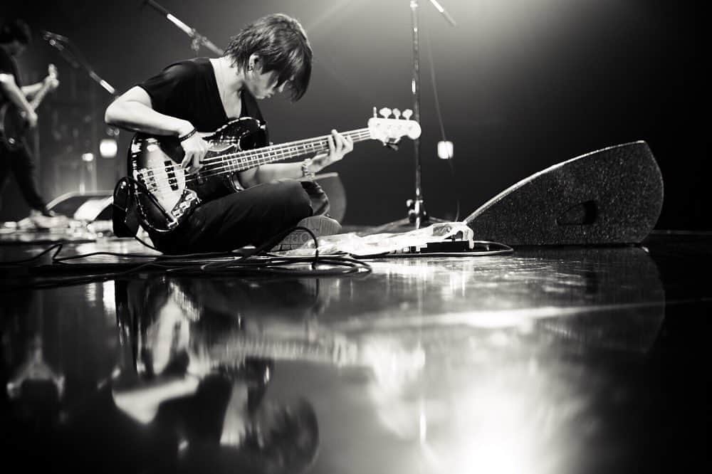 辻村勇太さんのインスタグラム写真 - (辻村勇太Instagram)「BLUE ENCOUNT TOUR2019「B.E. with YOU」 @ Zepp Osaka Bayside Day 1.2  Photo by @hamanokazushi  #blueencount #bassist #bewithyou  #大阪2daysありがとう #おつとぅーっす」11月2日 23時10分 - yuuta.tsujimura