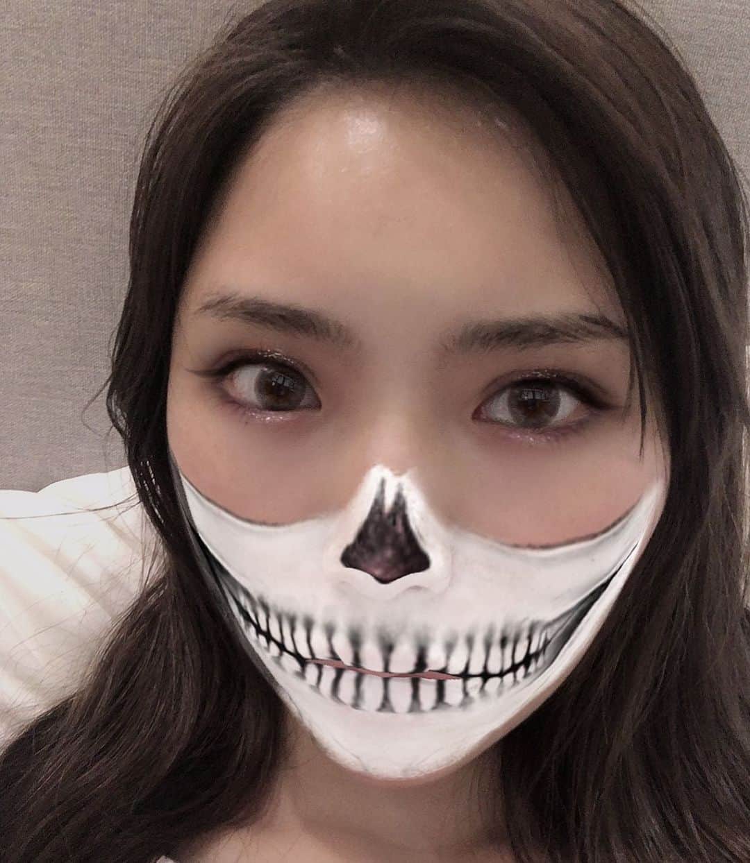 のインスタグラム：「こういうアイメイク できるようになりたいなー . キリッとしたメイクの仕方勉強しよう！ .  #アラサーファッション #アラサーコーデ #大人かわいい  #ootd  #今日のコーディネート #シンプルコーデ #大人カジュアル #美容垢さんと繋がりたい #整形垢さんと繋がりたい #ダイエット垢さんと繋がりたい #美意識向上委員会 #女子力向上委員会 #アラサー女子 #アラサー美容 #CLASSY #BAILA #VERY #sweet #halloween #happyhalloween」