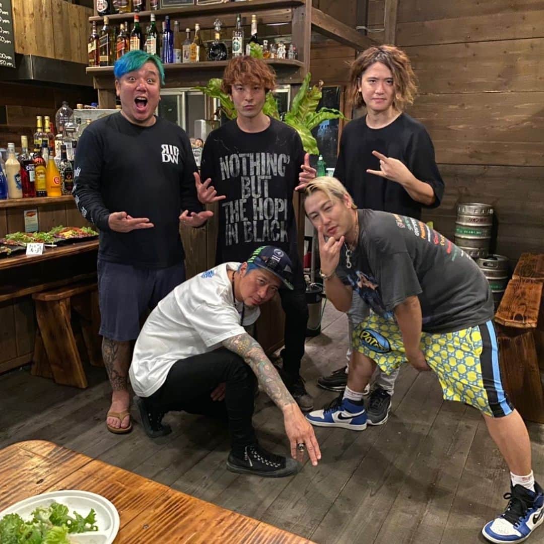 Ju-kenのインスタグラム：「渡嘉敷島キャンプ、サイコーだったぜー♫  改めて、このチームに乾杯🔥  #juonband #otomodachi2019 #音もだち」