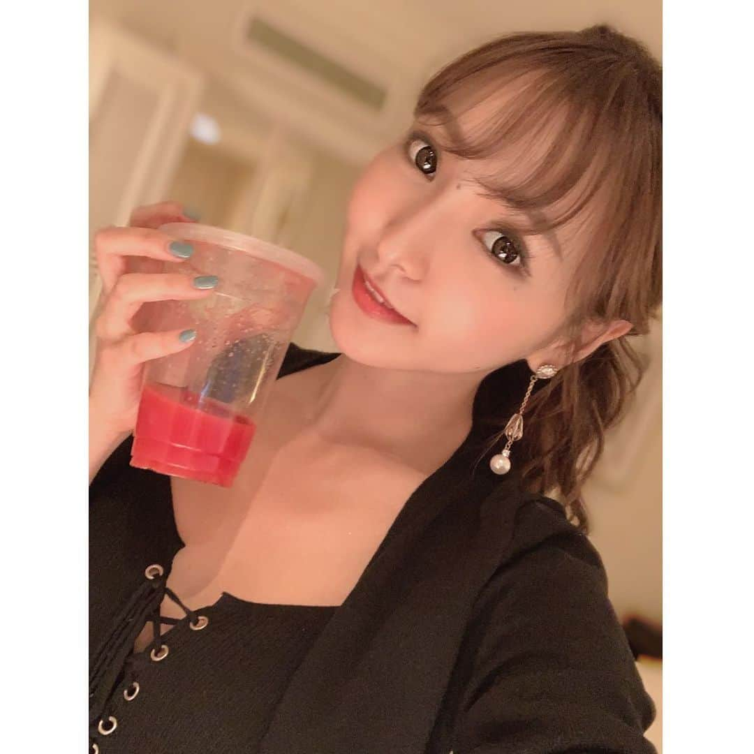 輝月あんりさんのインスタグラム写真 - (輝月あんりInstagram)「我最喜欢的西瓜汁🍉💓礼物。 非常感谢你✨ #すいかジュース」11月2日 23時16分 - anri_204_xx