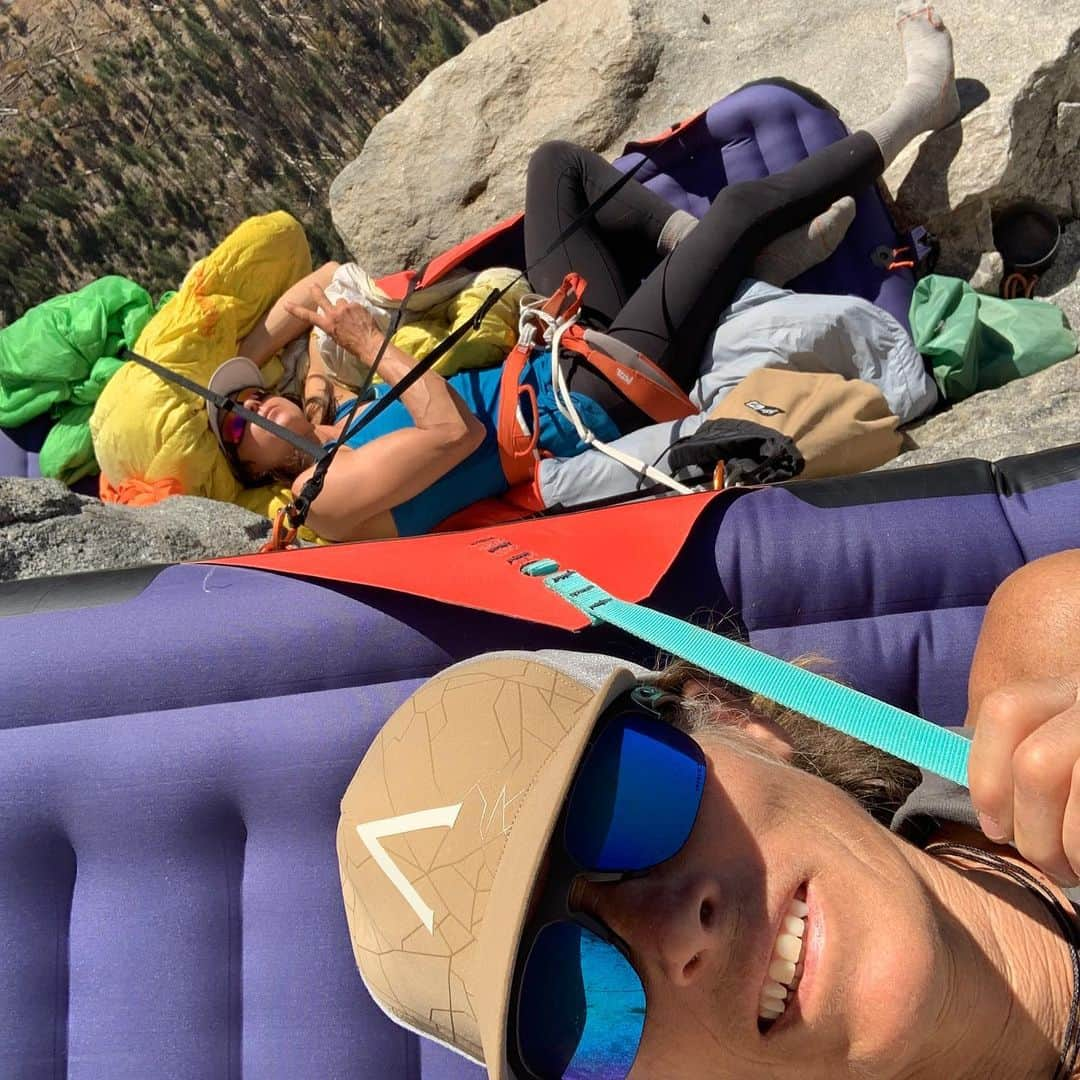 ニナ・カプレツさんのインスタグラム写真 - (ニナ・カプレツInstagram)「So here we are: camp 6 on the Nose. Behind me 4 of the best big wall climbing days of my life.  @_linacolina_ and I went for the ground up go and so far I let and freed every single pitch. Climbing never felt so fluently and easy. (Not the hauling though...) When I look up now, I see Changing Corners; my biggest challenge and fear of failure I've faced so far.  Last week I spent 4 days working on those corners and despite the big heats, I figured my beta.  Game on!  #facingfear #nosegame  @petzl_official @scarpaspa @scarpana @arcteryx @msr_gear @lyofood @grade7equipment @hard.bar @hydroflask」11月2日 23時23分 - ninacaprez