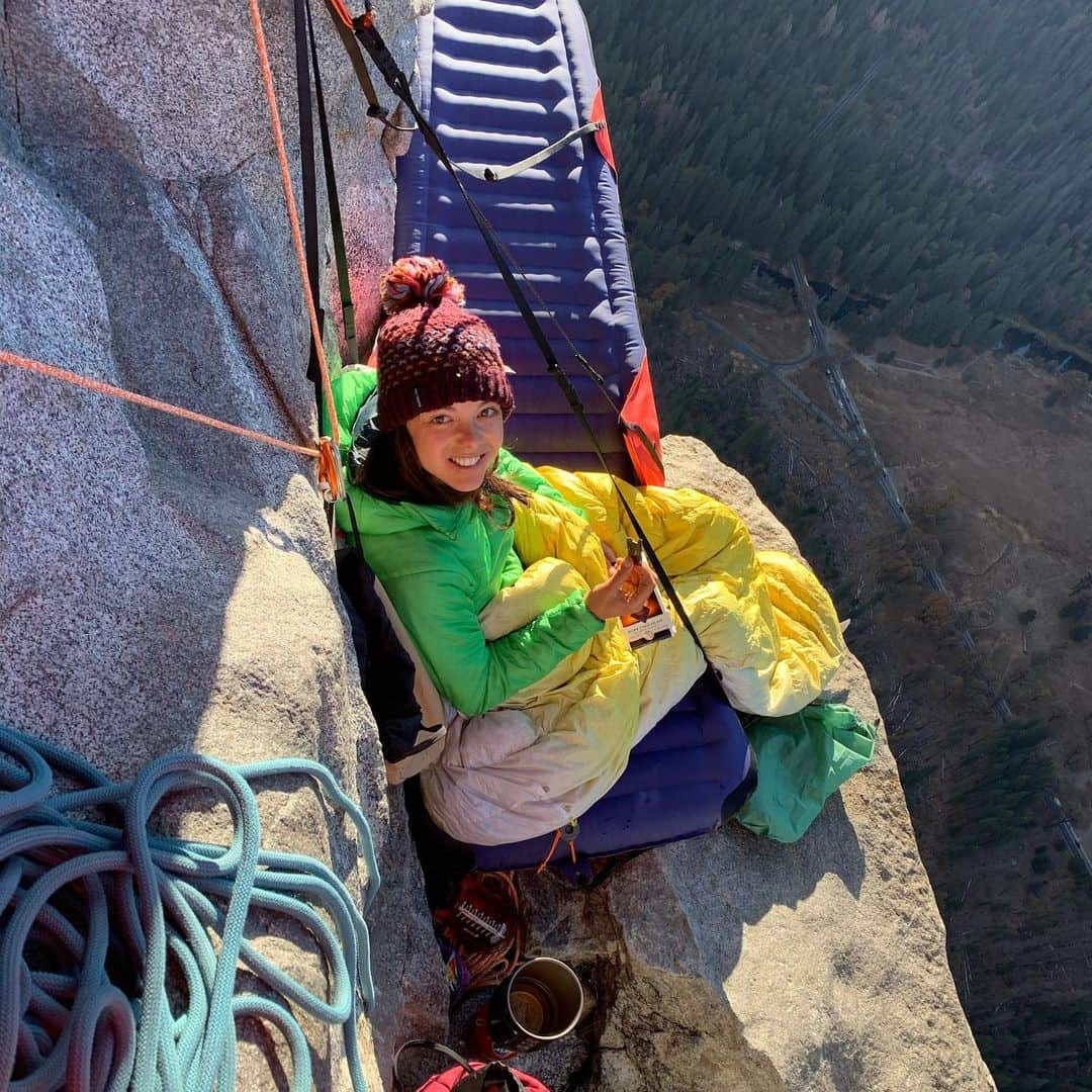 ニナ・カプレツさんのインスタグラム写真 - (ニナ・カプレツInstagram)「So here we are: camp 6 on the Nose. Behind me 4 of the best big wall climbing days of my life.  @_linacolina_ and I went for the ground up go and so far I let and freed every single pitch. Climbing never felt so fluently and easy. (Not the hauling though...) When I look up now, I see Changing Corners; my biggest challenge and fear of failure I've faced so far.  Last week I spent 4 days working on those corners and despite the big heats, I figured my beta.  Game on!  #facingfear #nosegame  @petzl_official @scarpaspa @scarpana @arcteryx @msr_gear @lyofood @grade7equipment @hard.bar @hydroflask」11月2日 23時23分 - ninacaprez