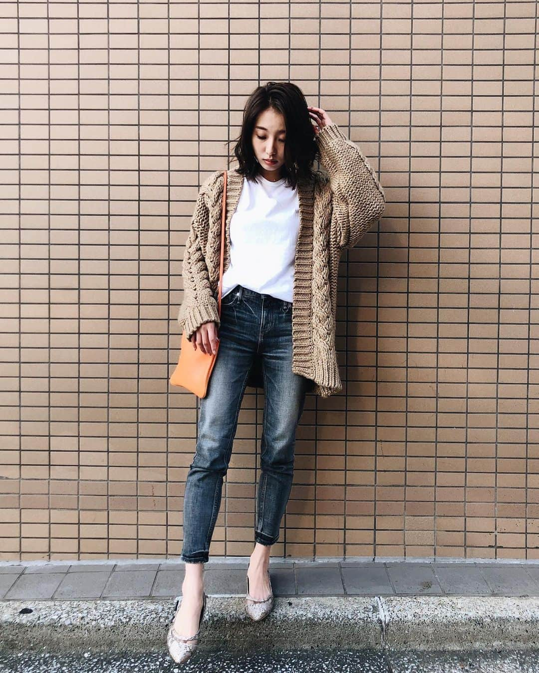 冨張愛さんのインスタグラム写真 - (冨張愛Instagram)「brown × gray 好き♡ この日は動き回る1日だったので デニムにざっくりカーデでラフに。日中は日差しが暑い時が多いから中はノースリでした☺︎ * cardigan ... #titivate @titivatejp  #instagood #coordinate #ootd #outfit #fashion #instafashion #titivatestyle #meg_ootd #코디네이트 #패션 #카메라 #157cmコーデ #コーディネート #コーデ #ファッション #今日のコーデ #ティティベイト#ケーブルデザインニットカーディガン #ざっくりニット #ニットカーディガン #ニットカーデ #秋コーデ」11月2日 23時35分 - megumitomihari