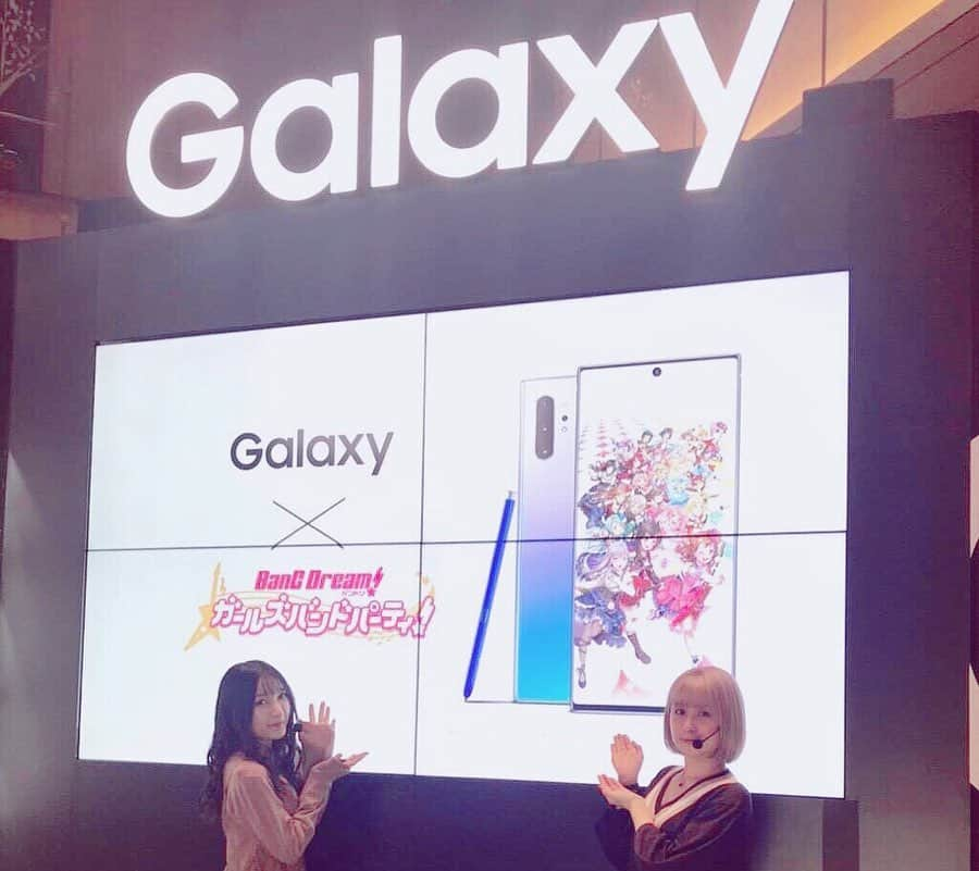 吉田有里さんのインスタグラム写真 - (吉田有里Instagram)「Galaxy×バンドリ！ガールズバンドパーティ スペシャルステージ﻿ ご来場下さった皆様、ありがとうございました！﻿ 名古屋の皆様にお会いできて、とっても嬉しかったです…！﻿ そして名古屋まで来てくださった皆様も、本当にありがとうございます🙇‍♀️✨﻿ ﻿ 大変距離が近く、皆様としっかり目を合わせてお話出来た気がしております…！！﻿ あたたかな方ばかりで嬉しかった😭😭😭﻿ 協力プレイをしてくださった方々にも感謝です！みんな上手だったな〜〜🤔スゴイ﻿ ﻿ Galaxyの画面が大きくて綺麗すぎて﻿ 最高でした…機能も楽しかったな…🤤🧡﻿感動体験… 是非とも皆様体験してみてください！！﻿ ﻿ 西本さんは楽屋でめっちゃ相手してくださって﻿ 嬉しかった🍫🥐﻿ ﻿ #バンドリ #ガルパ #Galaxy #KITTE名古屋 #bangdream  #西本りみ さん #GalaxyNote10Plus #ここがすごい」11月2日 23時54分 - yu_ri_ysd