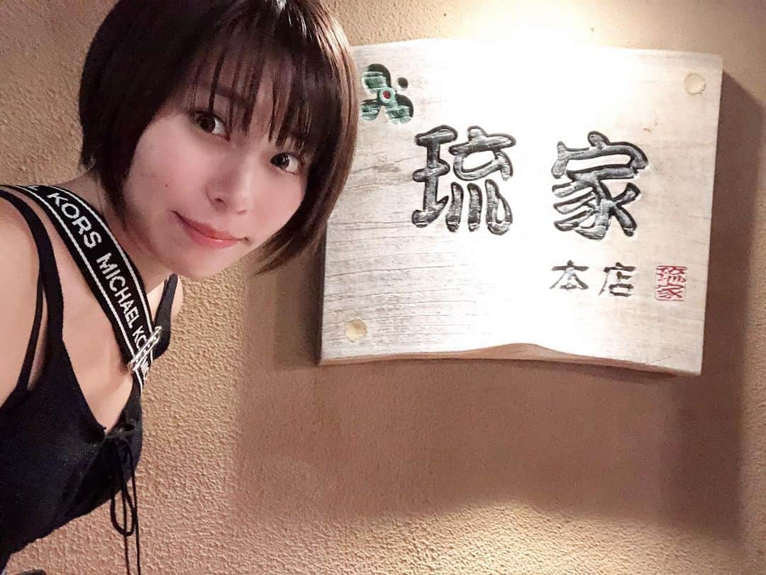 塚田綾佳さんのインスタグラム写真 - (塚田綾佳Instagram)「#琉家 本店さん ・ 締めの #つけ麺 ！！🍜ﾗﾐｮﾝ 焦がし醤油 おいしかったぁ～💖🤭 ・ #ブルーシールアイス が売り切れだったんだけど、お店の方がご好意で かき氷を出してくれました🤭💖✨✨わぁい ・ ありがとうございます😊❣️ ・ マネージャーさんが撮った つけ麺の写真がブレブレ(笑) ・ ・ #ぺろり #国際通り #夜遊び #沖縄 #ドゥシフェス2019 #ドゥシフェス #ショートカット女子 #インスタグラビア  #model #猫顔  #smile #girl  #shooting #셀카 #미소녀 #일본인  #非常好 #摄影 #塚田綾佳 #ぽん散歩」11月2日 23時58分 - tsukada_ayaka