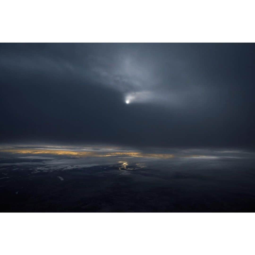 エマニュエル・ルベツキのインスタグラム：「Above 36,000 ft. East coast of Iceland.」