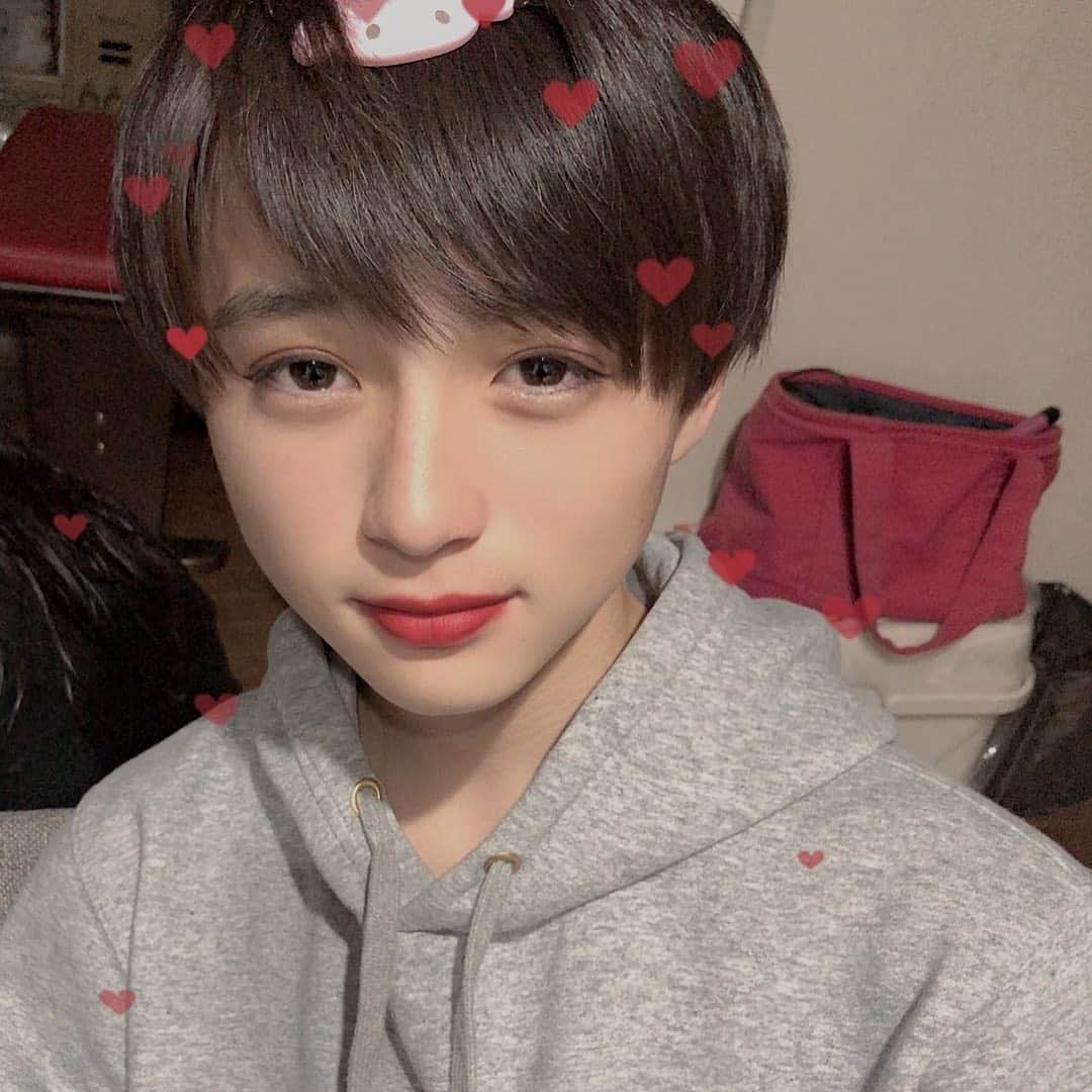 早川隆勢さんのインスタグラム写真 - (早川隆勢Instagram)「従姉妹にメイクしてもらった😂😂」11月2日 23時59分 - renhiragi_ygg