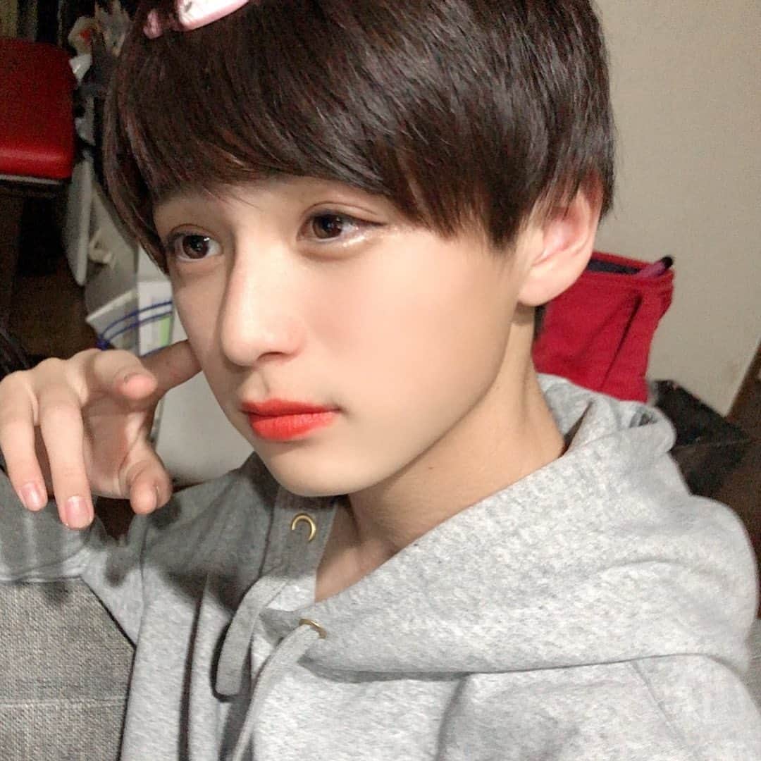 のインスタグラム：「従姉妹にメイクしてもらった😂😂」