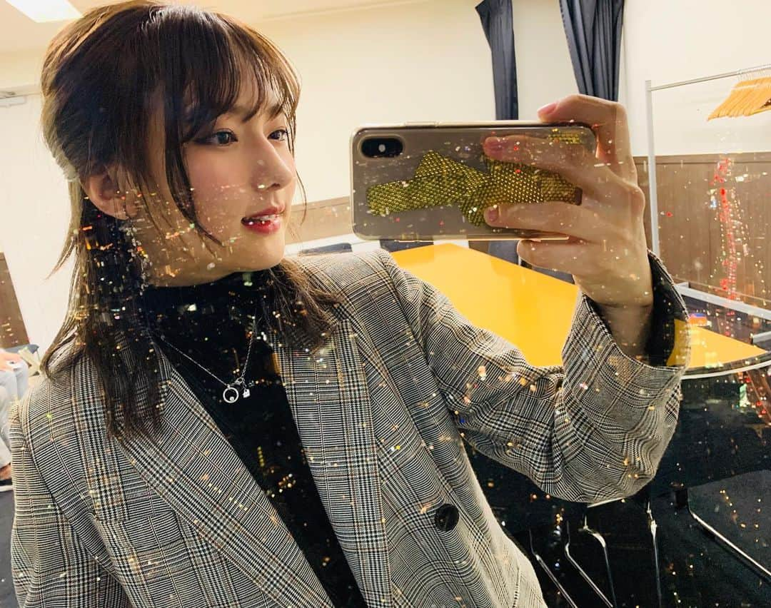 搗宮姫奈さんのインスタグラム写真 - (搗宮姫奈Instagram)「#シンファンタ たのしかった。 とってもたのしかった。 と、いう小学生並みの文章力を残して good night. … あ、 写真は 控室が40階超えで めちゃくちゃ夜景が綺麗だったから撮ったら 手前が明るすぎて 自分しか写らなかったの図」11月3日 0時26分 - himenachaaaaan