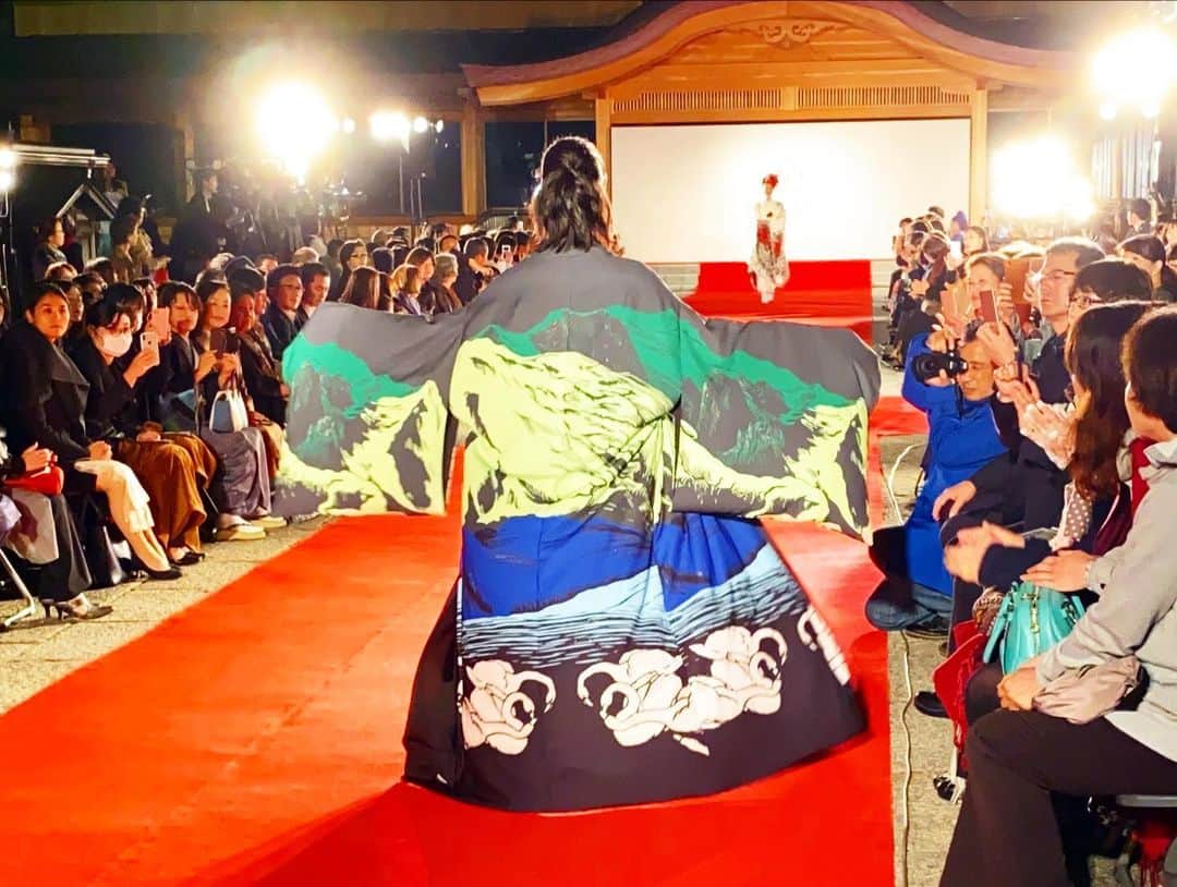 井手上漠さんのインスタグラム写真 - (井手上漠Instagram)「桂由美さんのブライダルファッションショーに私の地元島根県出雲大社でゲストで出させていただきました😌✨」11月3日 0時29分 - baaaakuuuu