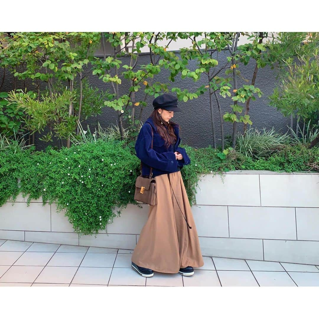 板野友美さんのインスタグラム写真 - (板野友美Instagram)「👗👠 #jaket  @zara  #knit  @demyleeny  #bottoms @aula_official  #shoes @miumiu  #bag @chloe  #casquette @ca4la_official  #ootd #友Style」11月3日 0時39分 - tomo.i_0703