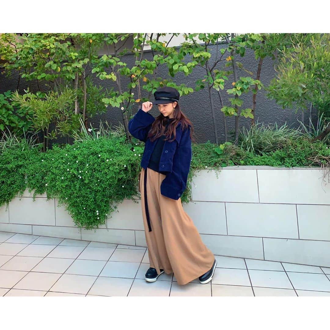 板野友美さんのインスタグラム写真 - (板野友美Instagram)「👗👠 #jaket  @zara  #knit  @demyleeny  #bottoms @aula_official  #shoes @miumiu  #bag @chloe  #casquette @ca4la_official  #ootd #友Style」11月3日 0時39分 - tomo.i_0703