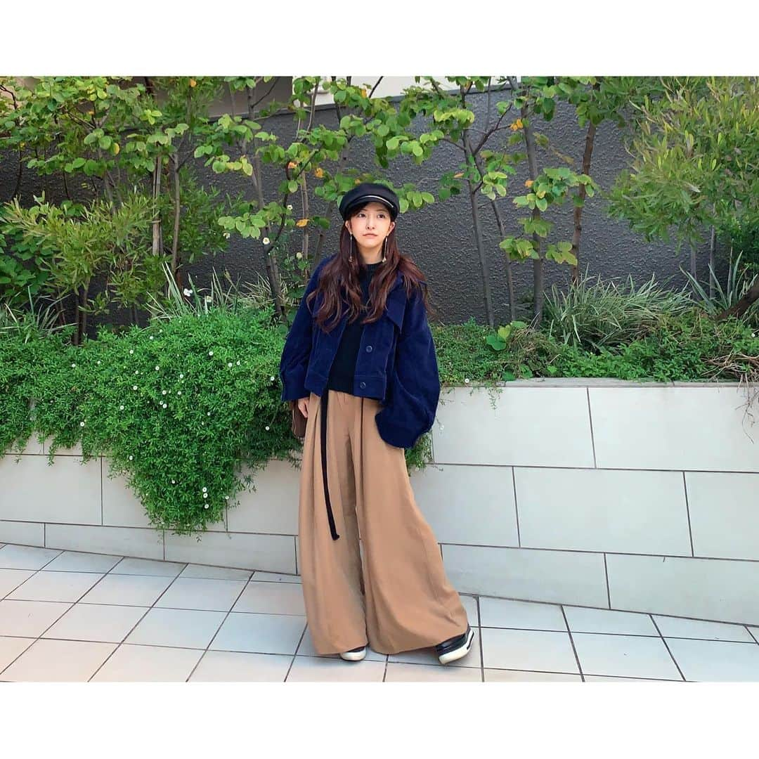 板野友美さんのインスタグラム写真 - (板野友美Instagram)「👗👠 #jaket  @zara  #knit  @demyleeny  #bottoms @aula_official  #shoes @miumiu  #bag @chloe  #casquette @ca4la_official  #ootd #友Style」11月3日 0時39分 - tomo.i_0703