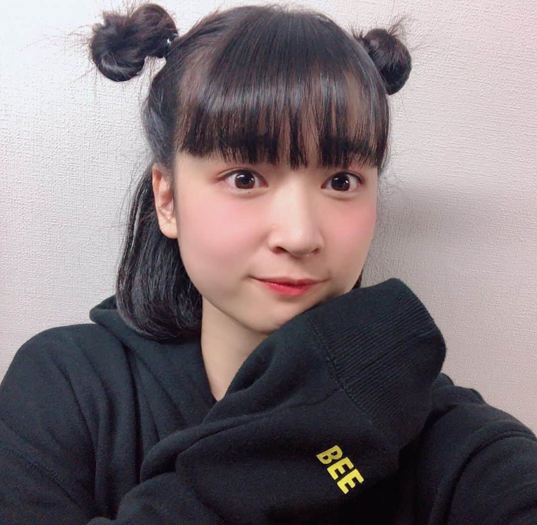 まるいるい（たまゆら学園）のインスタグラム：「ㅤㅤㅤㅤㅤㅤㅤㅤㅤㅤㅤㅤ ろんぐたいむのーしー。 私インスタやってたんだ。  時間経ってぱやぱやになっちゃったけど ヘアメイクさんがやってくれた！ ばいきんヘッド👾  #ラストオーダー90分 #神保町花月 #よしもと #吉本 #女芸人 #吉本坂46 #8ee」